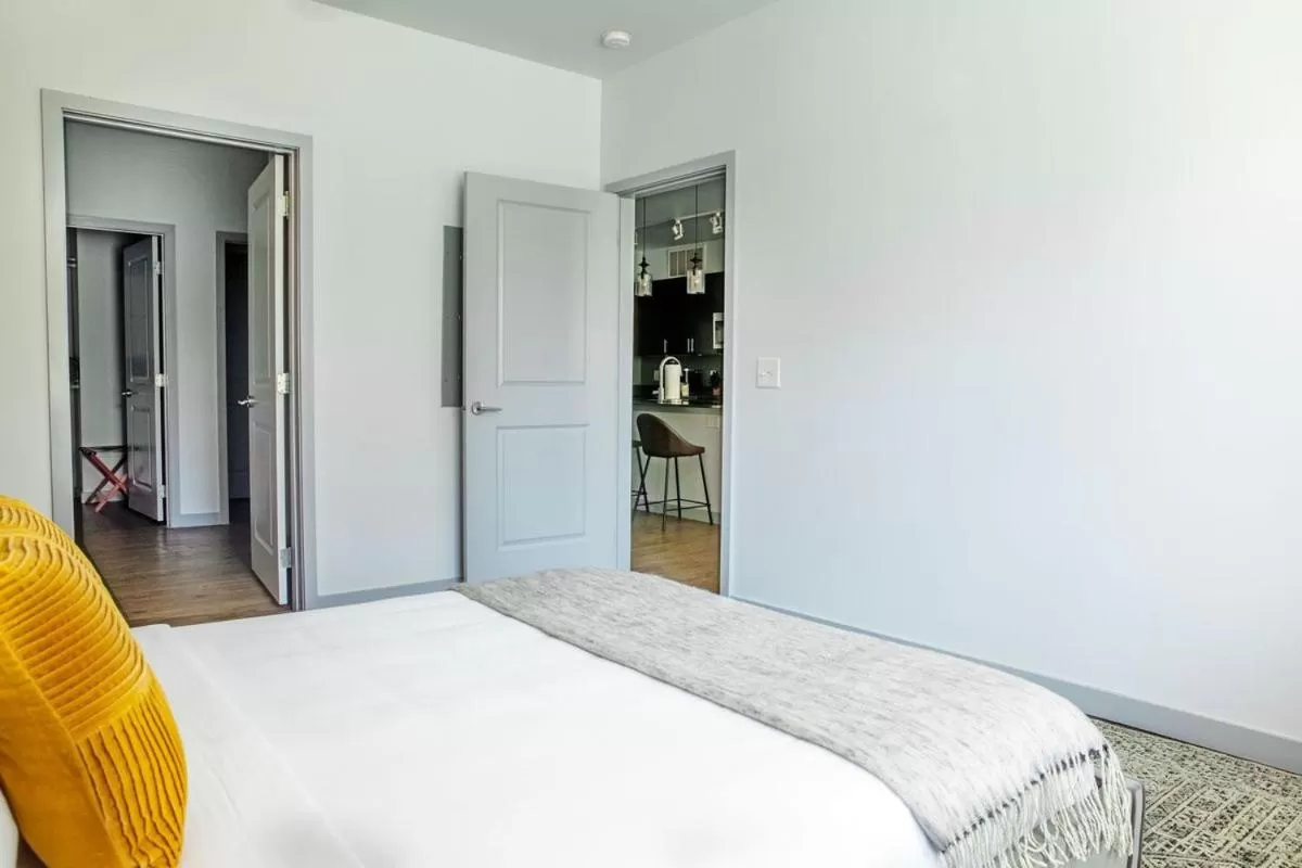 Bed in Placemakr Music Row - Vanderbilt