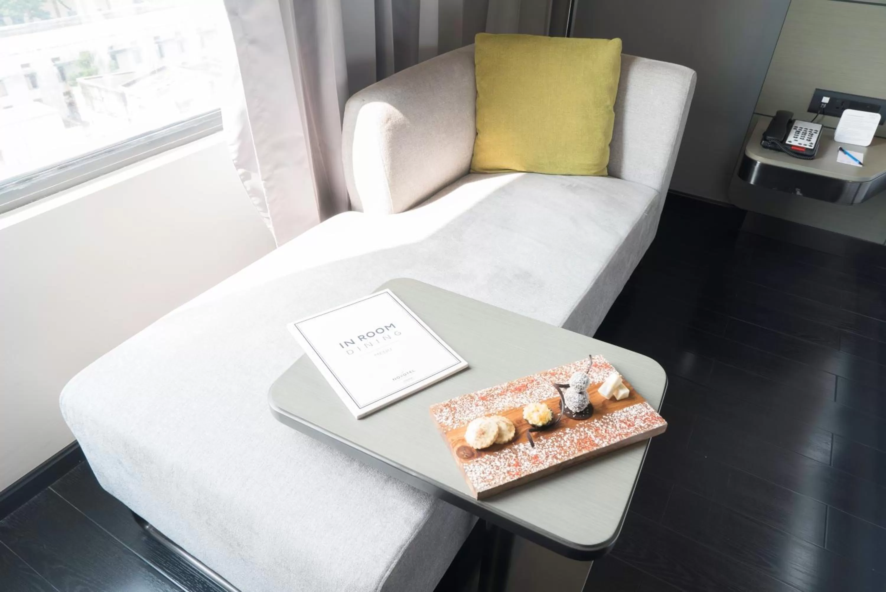 Bed in Novotel Chennai Chamiers Road