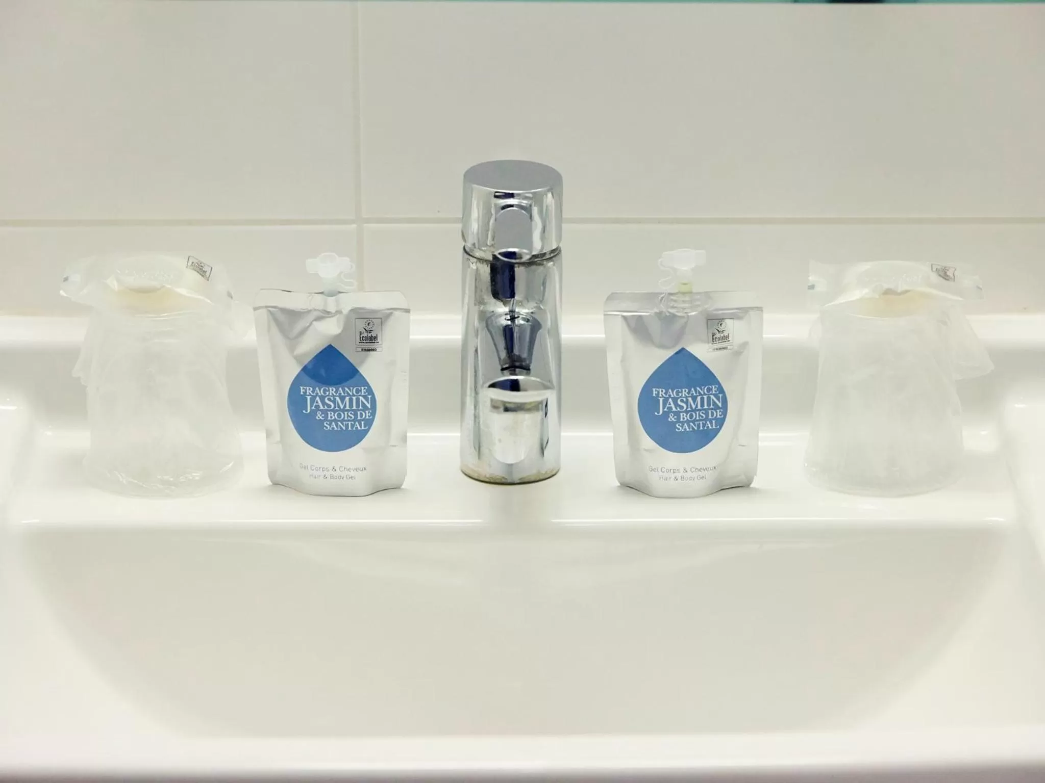 Bathroom in Kyriad Hôtel Orly Aéroport - Athis Mons