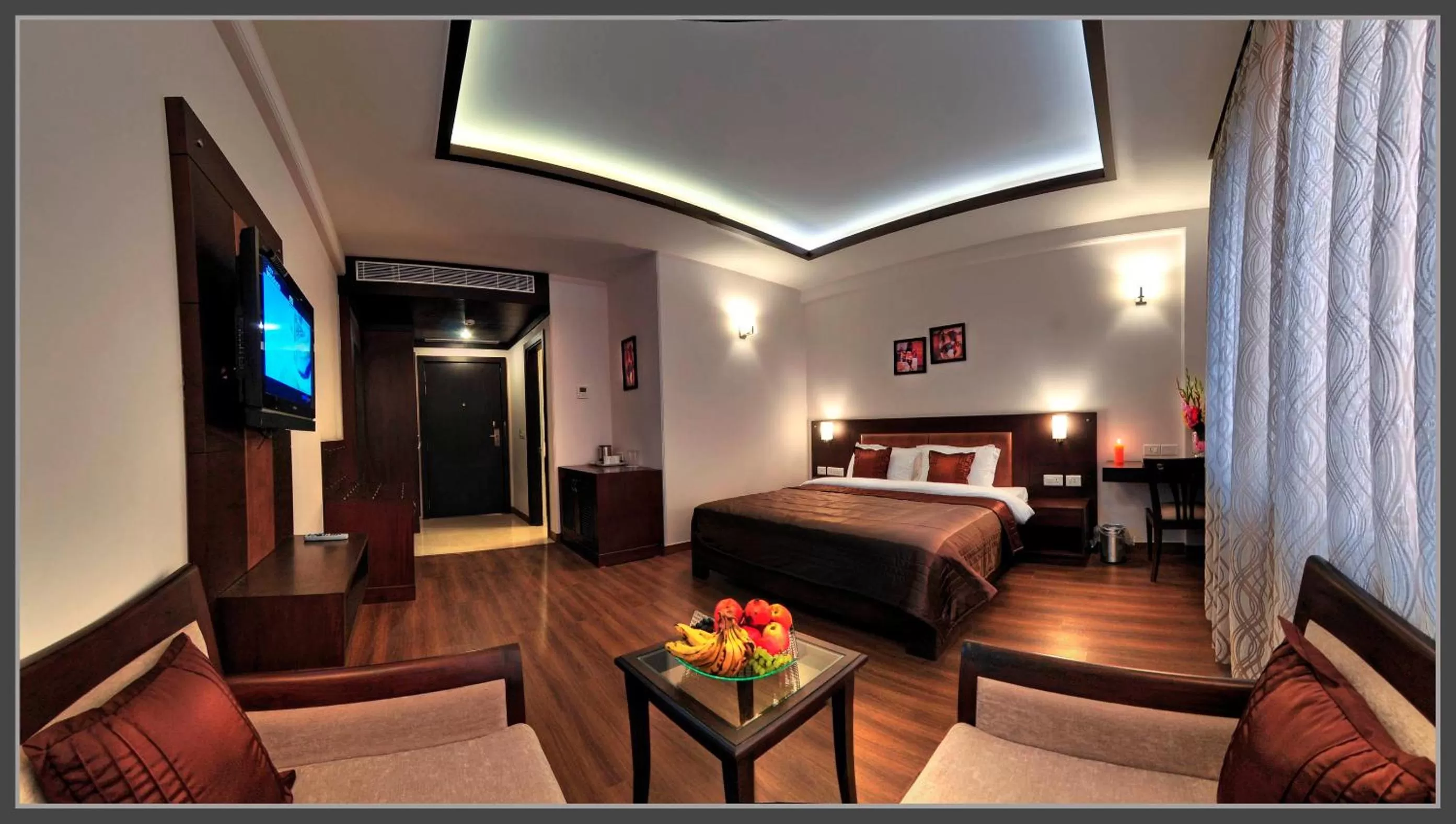 Photo of the whole room, Bed in The Retreat