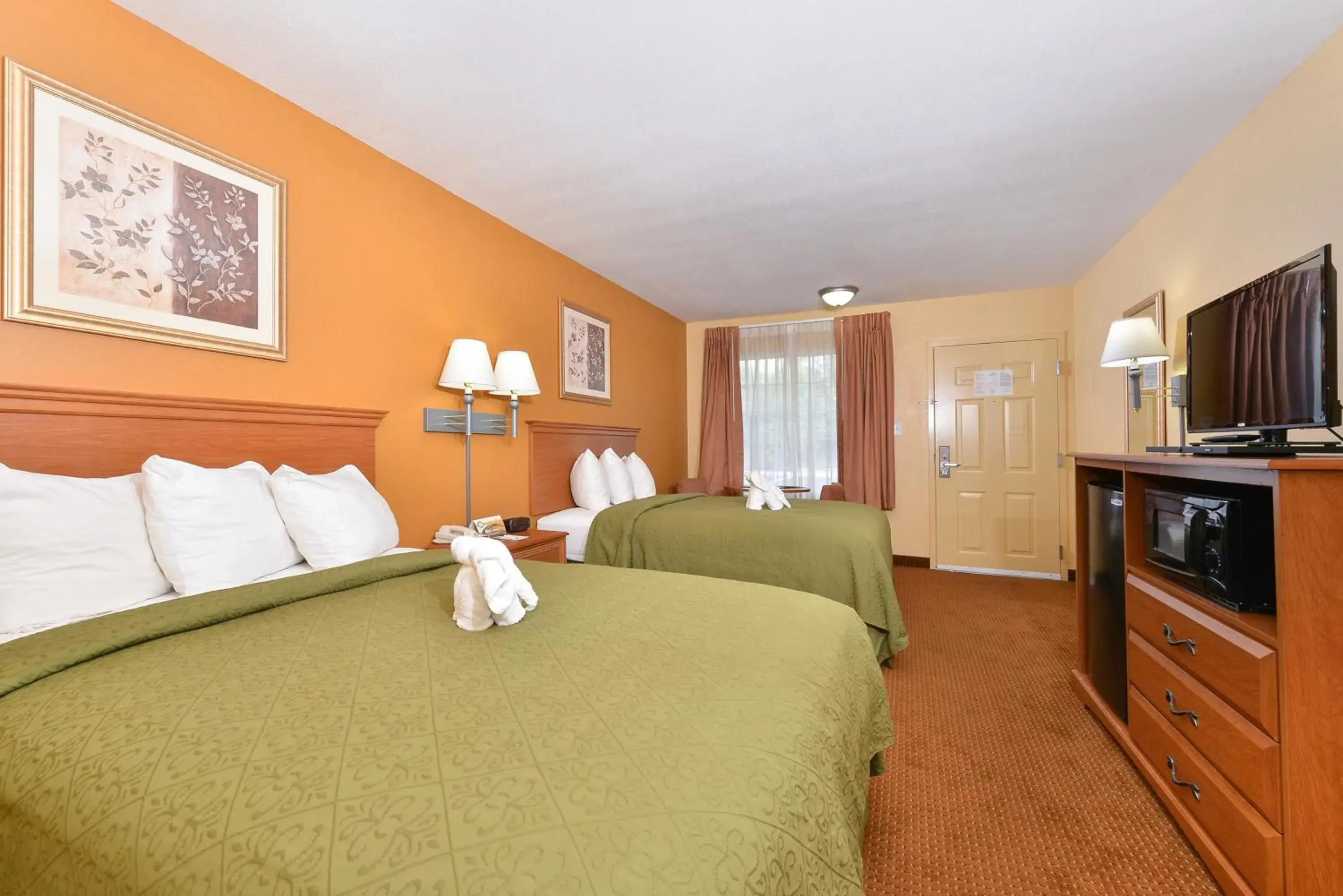 Double Room with Two Double Beds - Smoking in Quality Inn & Suites Cartersville North Double Room with Two Double Beds - Smoking in Quality Inn & Suites Cartersville North