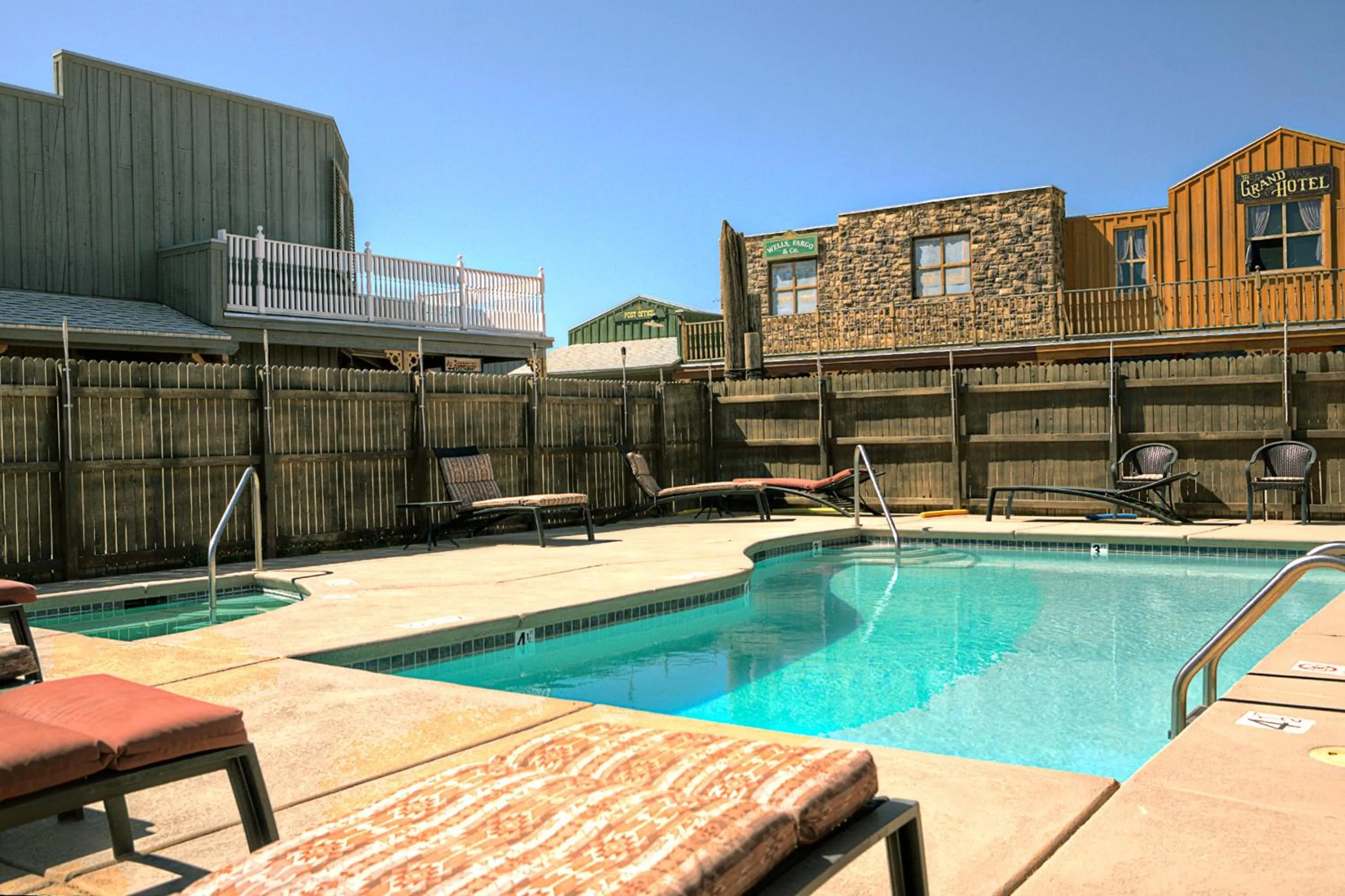 Swimming pool in Tombstone Monument Guest Ranch