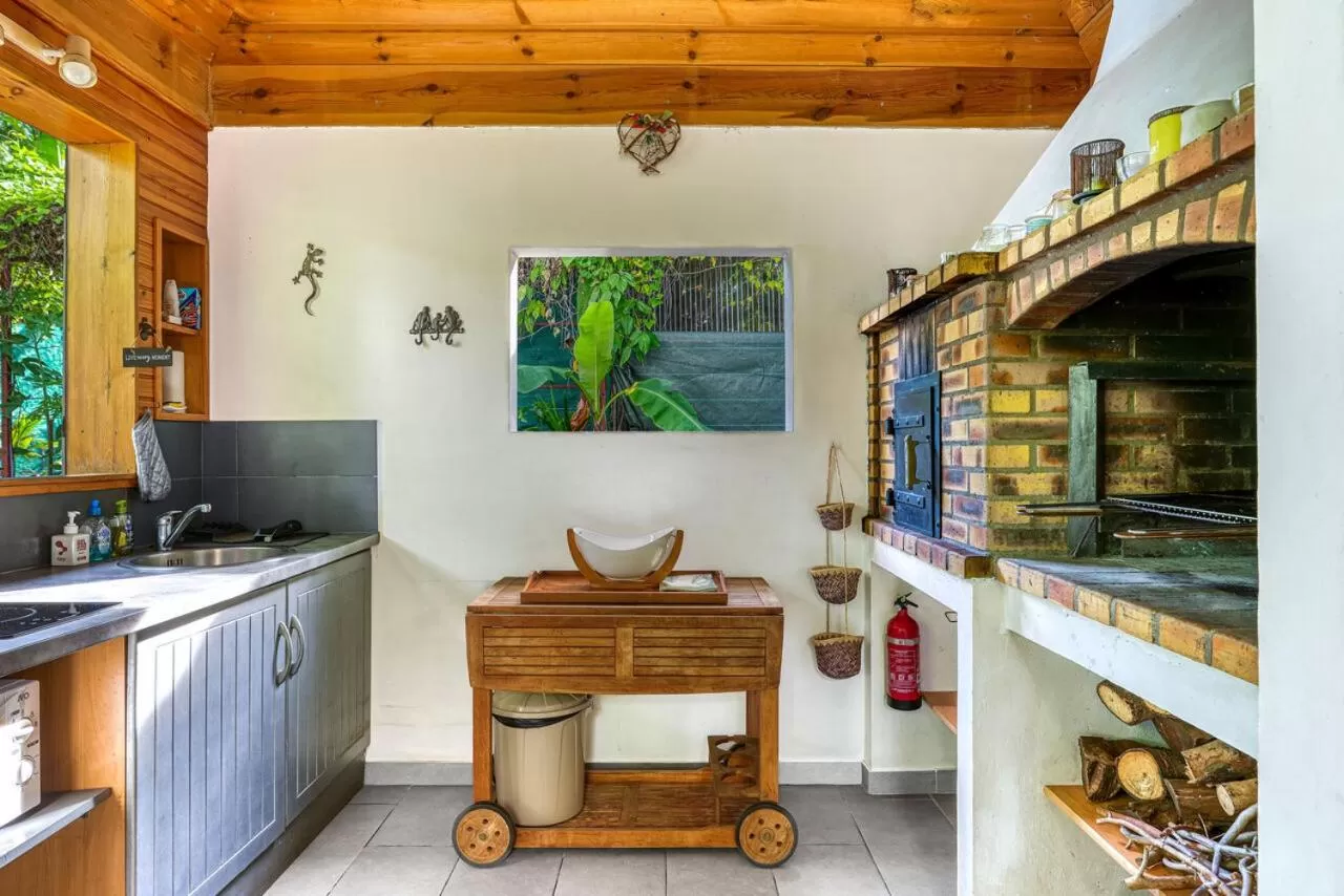 Communal kitchen in La Case O zoizos