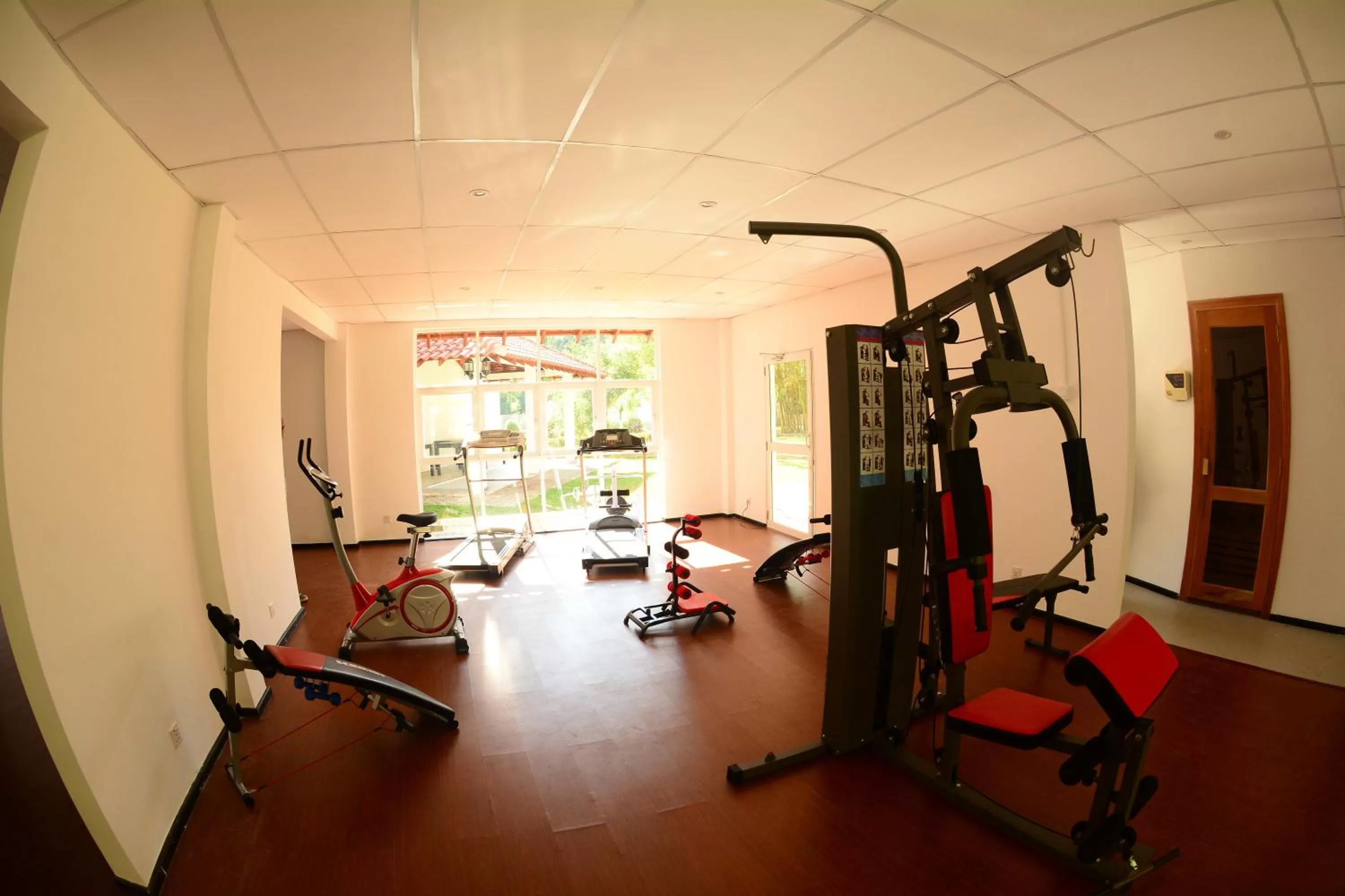 Fitness centre/facilities in The Covanro Airport Hotel - Katunayake