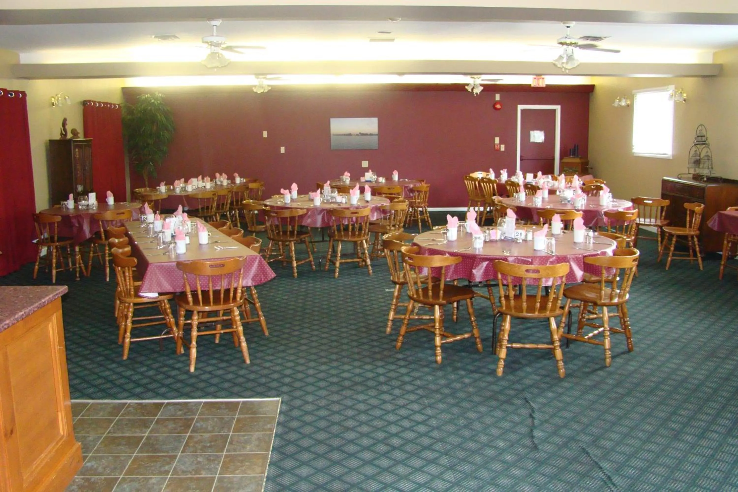 Restaurant/places to eat in Colonial Resort-1000Islands