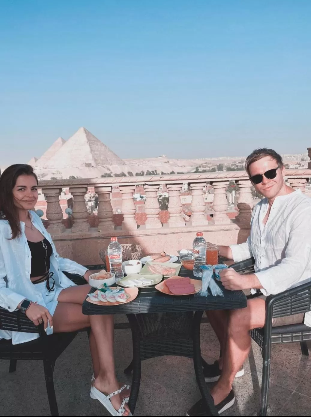 Patio in Crowne Pyramids view inn