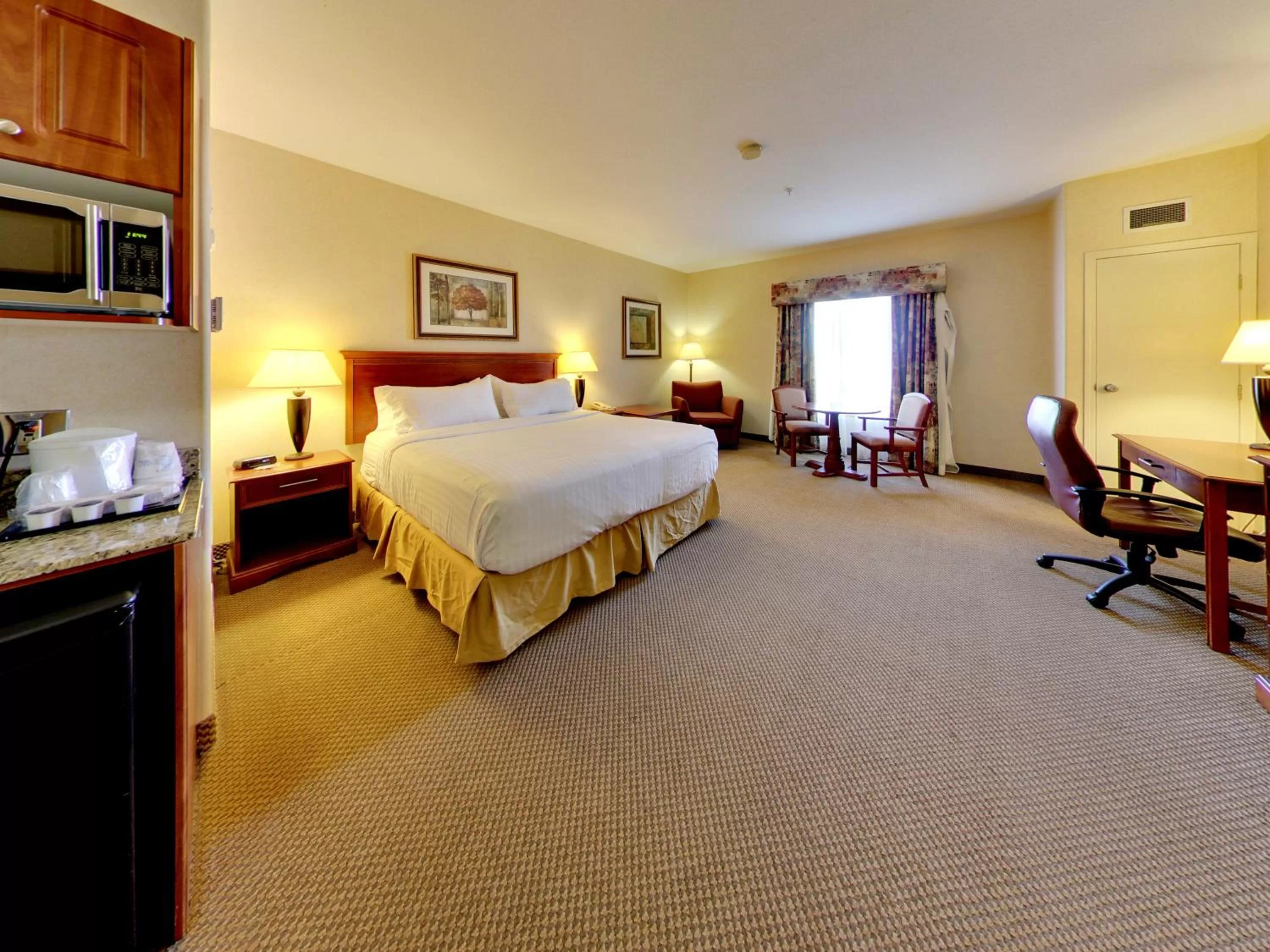 Photo of the whole room, Bed in Holiday Inn Express Hotel & Suites - Edmonton International Airport by IHG
