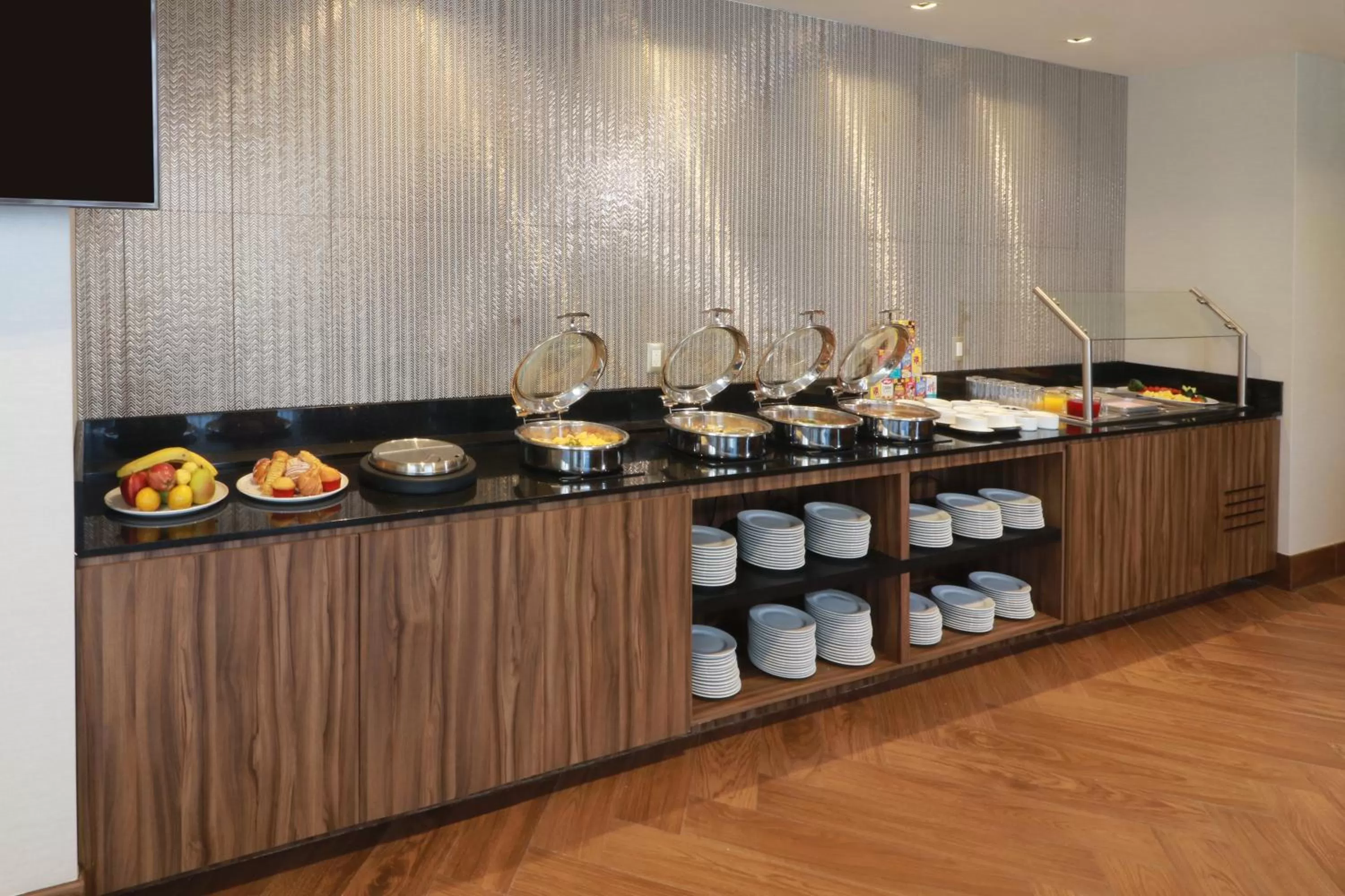 Restaurant/places to eat in Holiday Inn & Suites Monterrey Apodaca Zona Airport, an IHG hotel