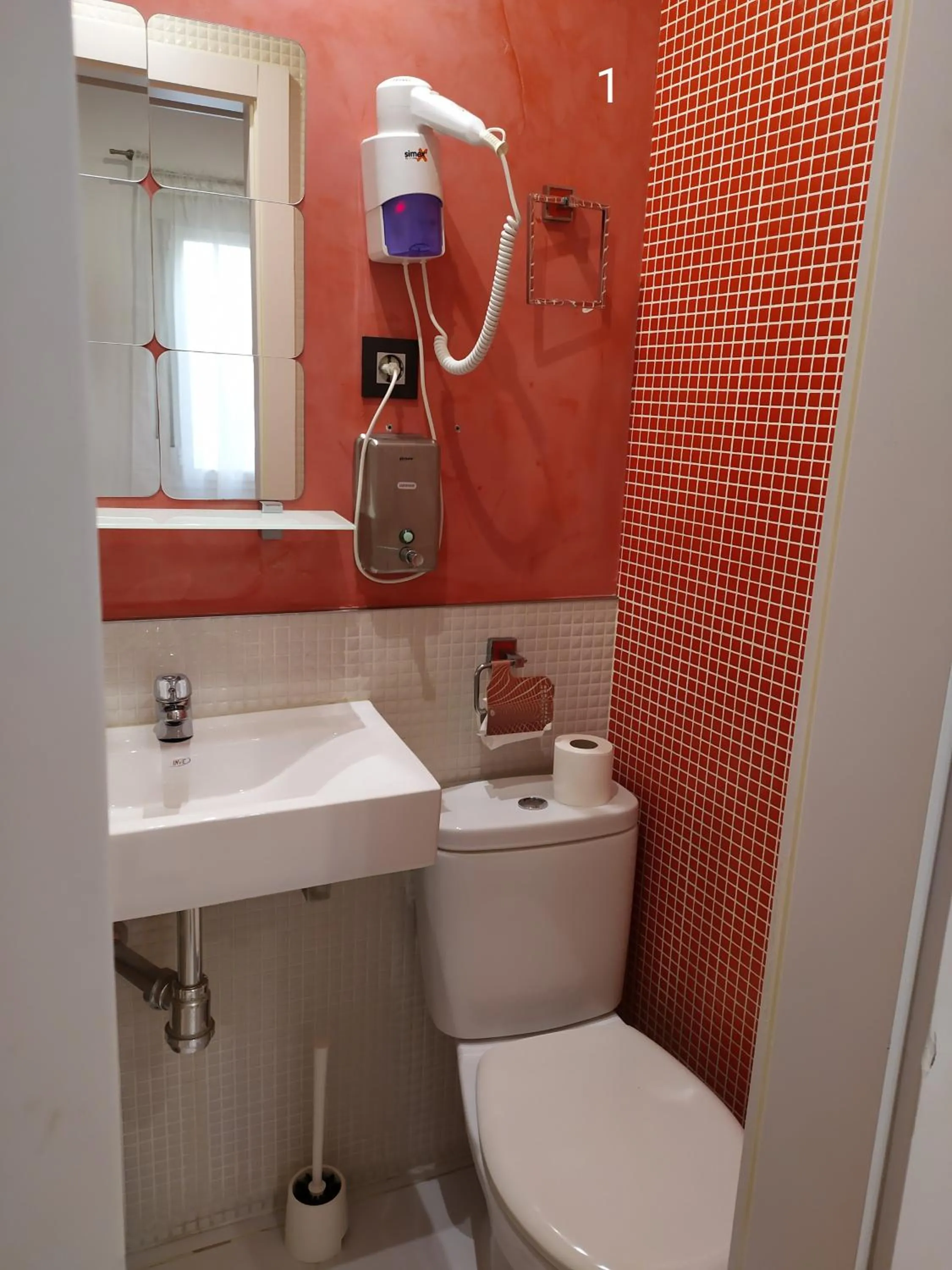 Bathroom in Hostal Inn Madrid