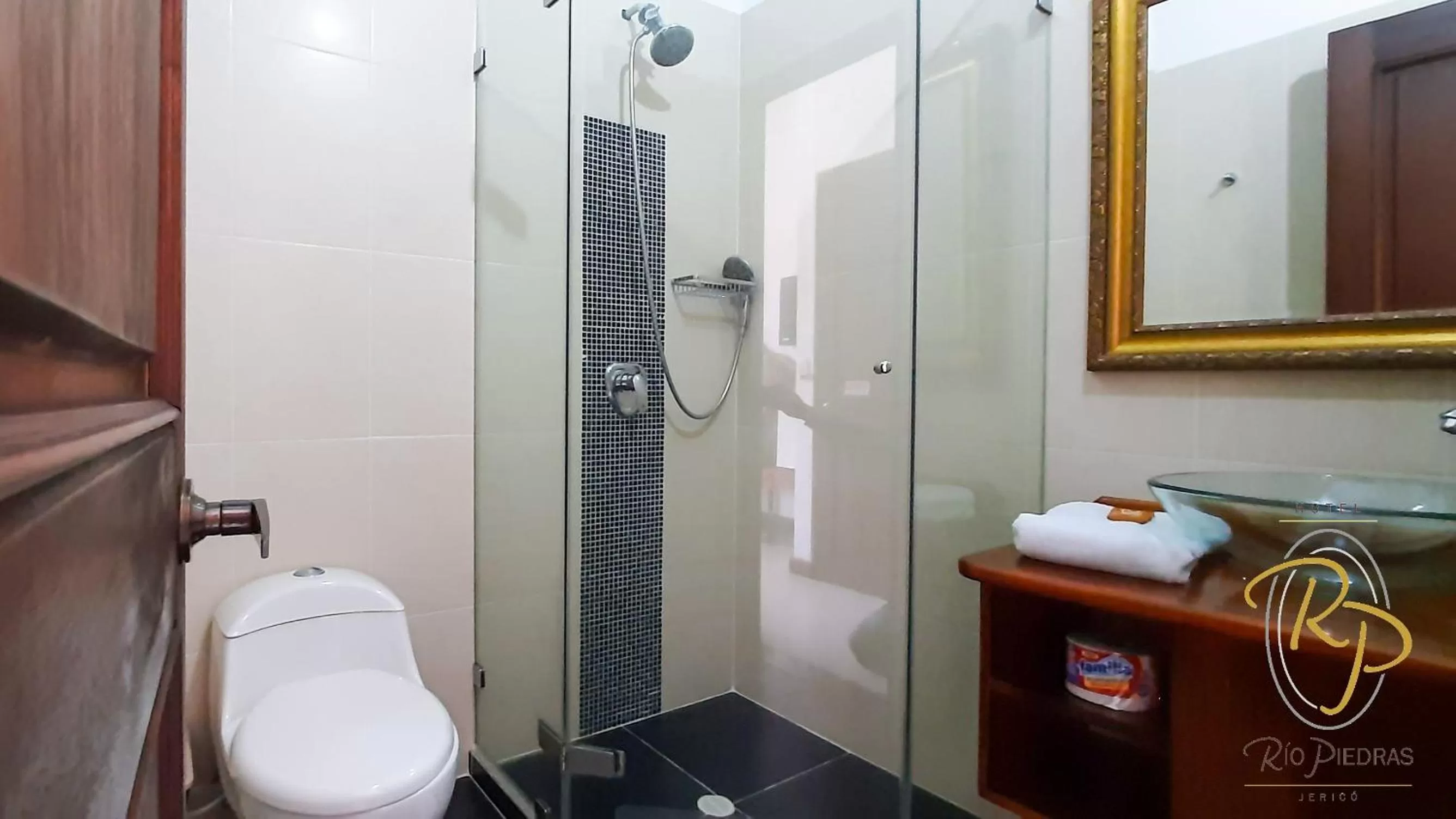 Bathroom in Hotel Rio Piedras