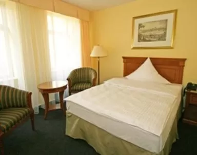 Photo of the whole room, Bed in deckerts Hotel am Katharinenstift
