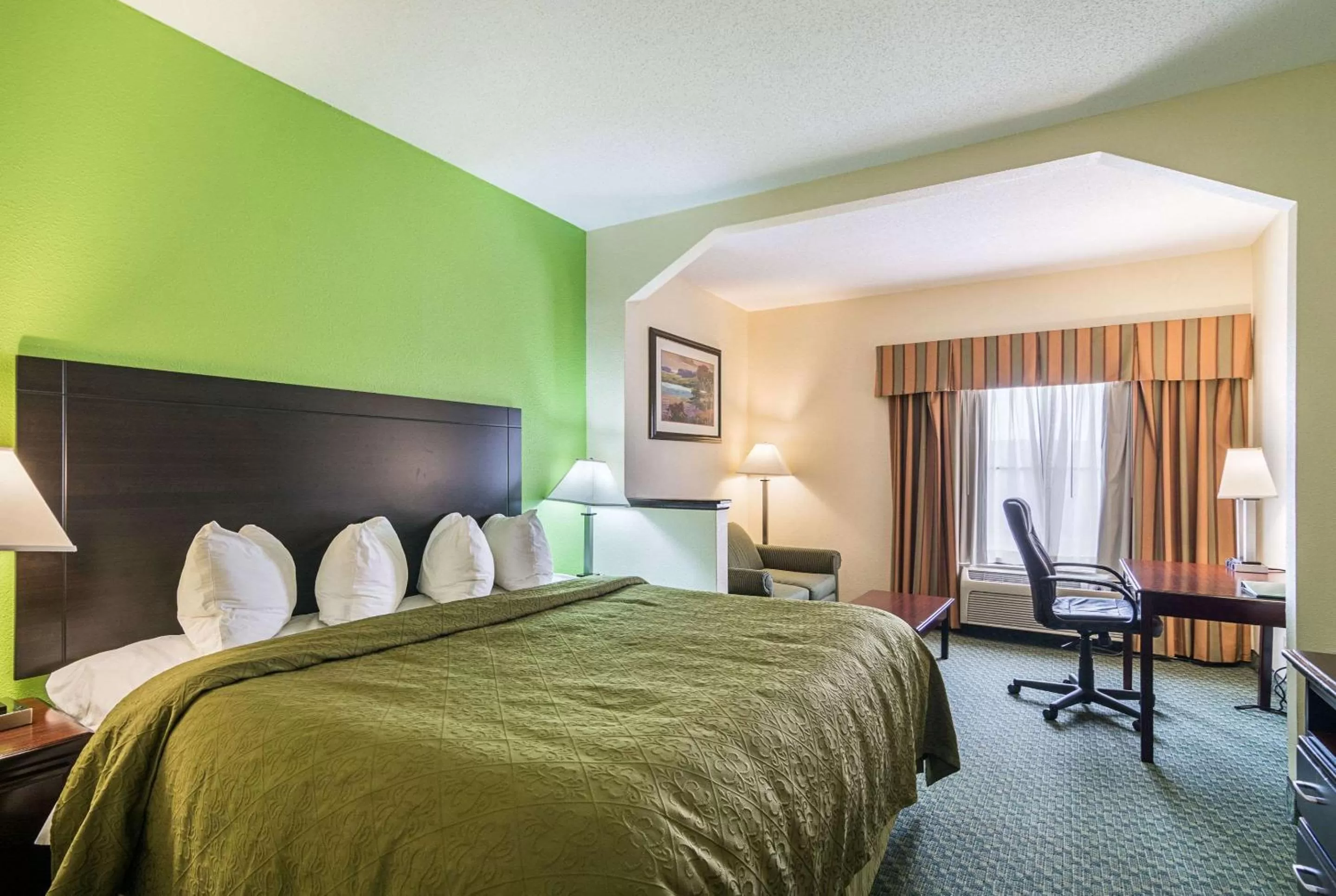 Photo of the whole room, Bed in Quality Inn & Suites Harvey - Chicago Southland