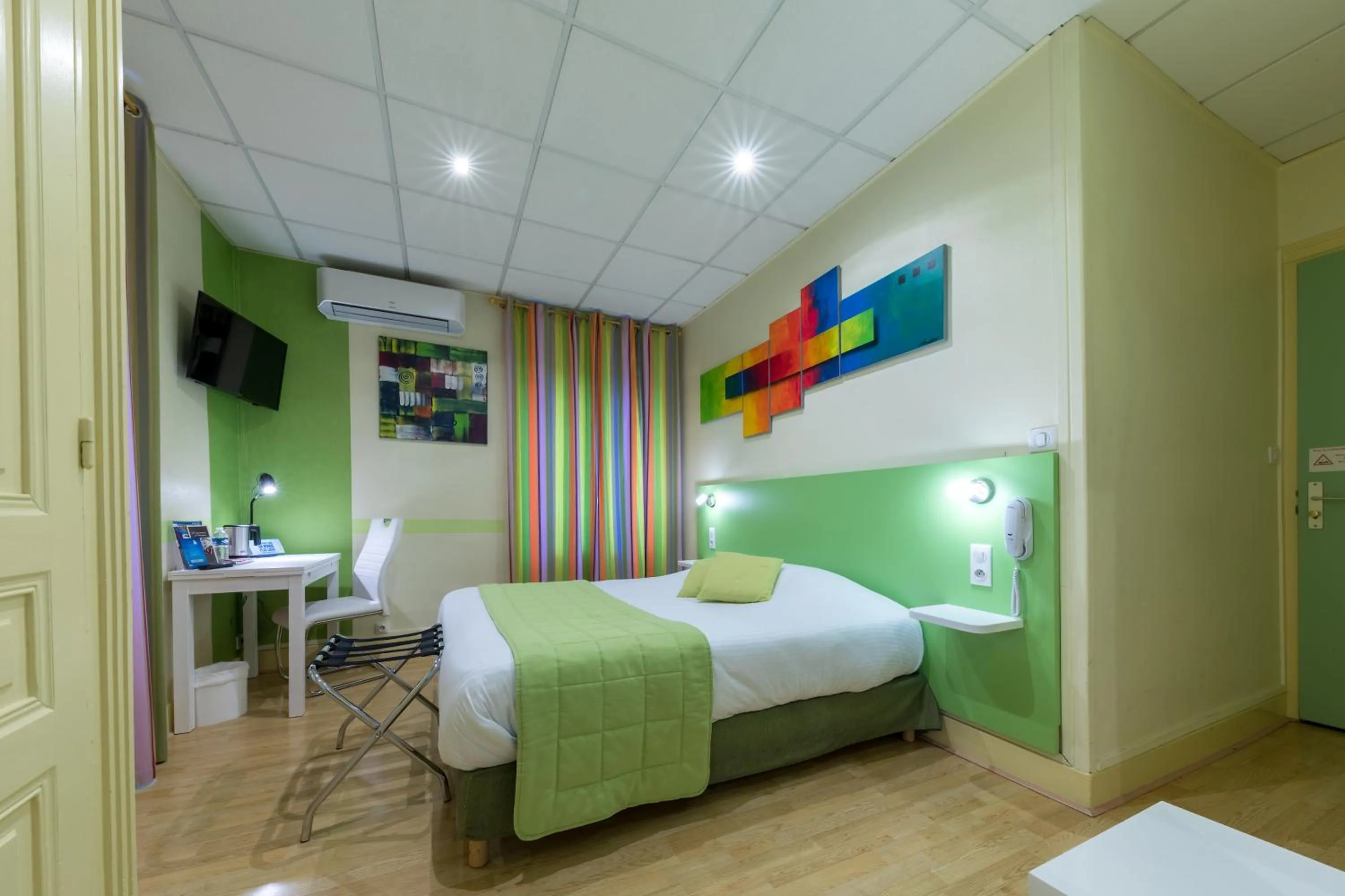 Bed in La Commanderie de Champarey