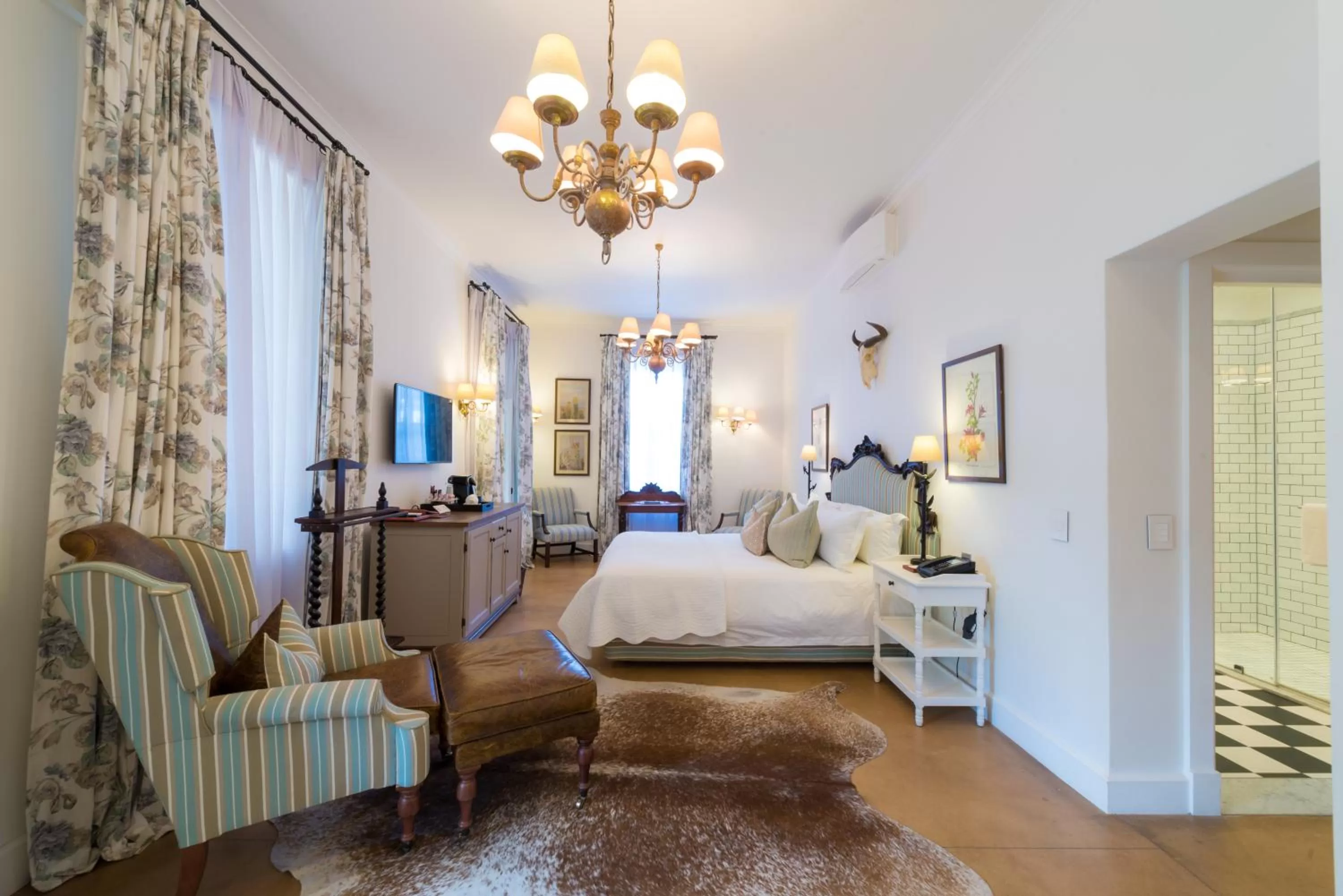 Seating area, Bed in Drostdy Hotel