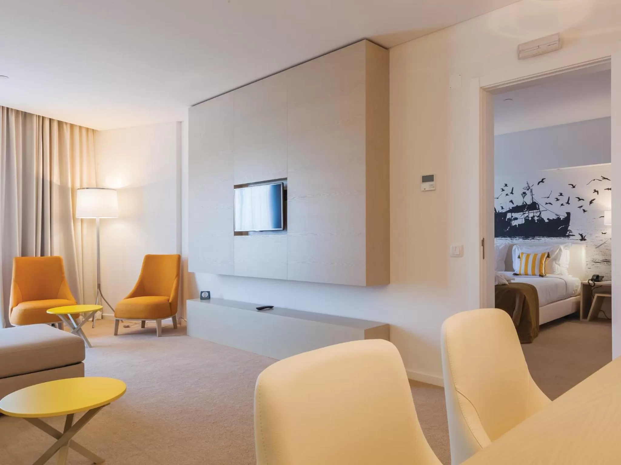 Living room, Bed in MH Peniche