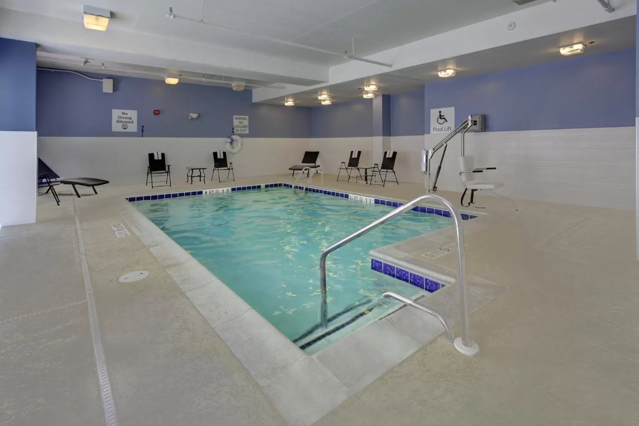 Swimming pool in Holiday Inn Express Hotel & Suites Emporia by IHG