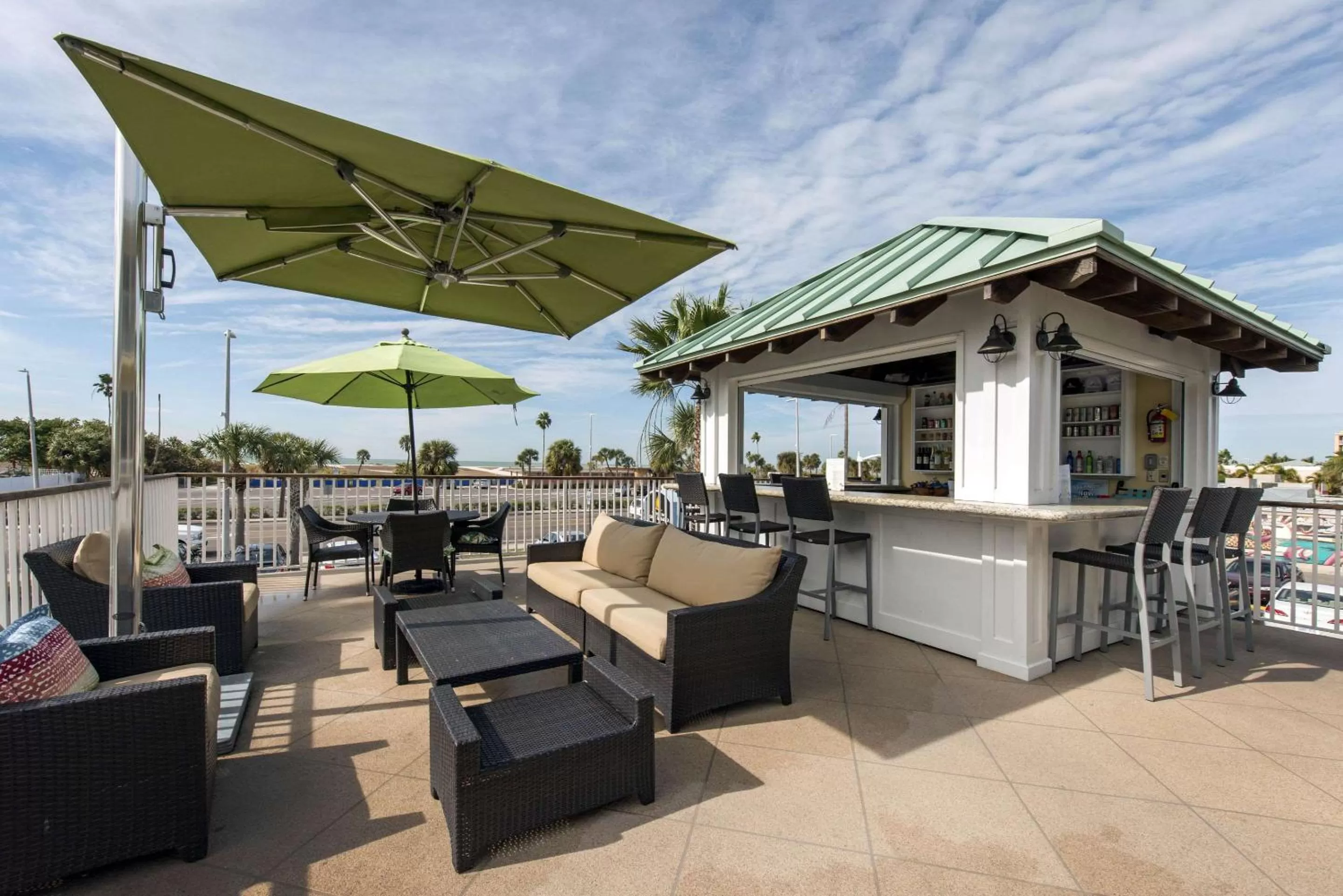 Lounge or bar in Treasure Island Hotel and Marina