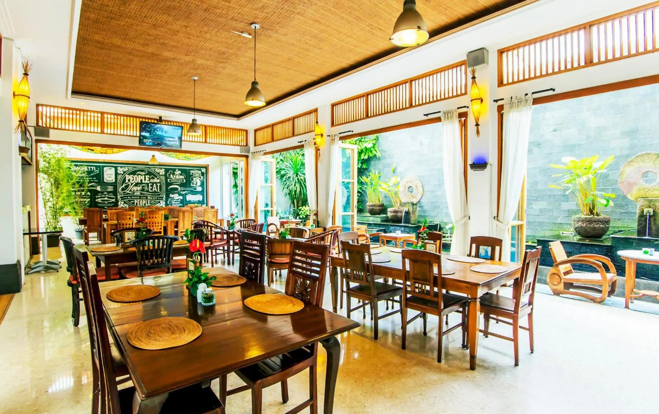 Restaurant/places to eat in Villa Damar Boutique Hotel