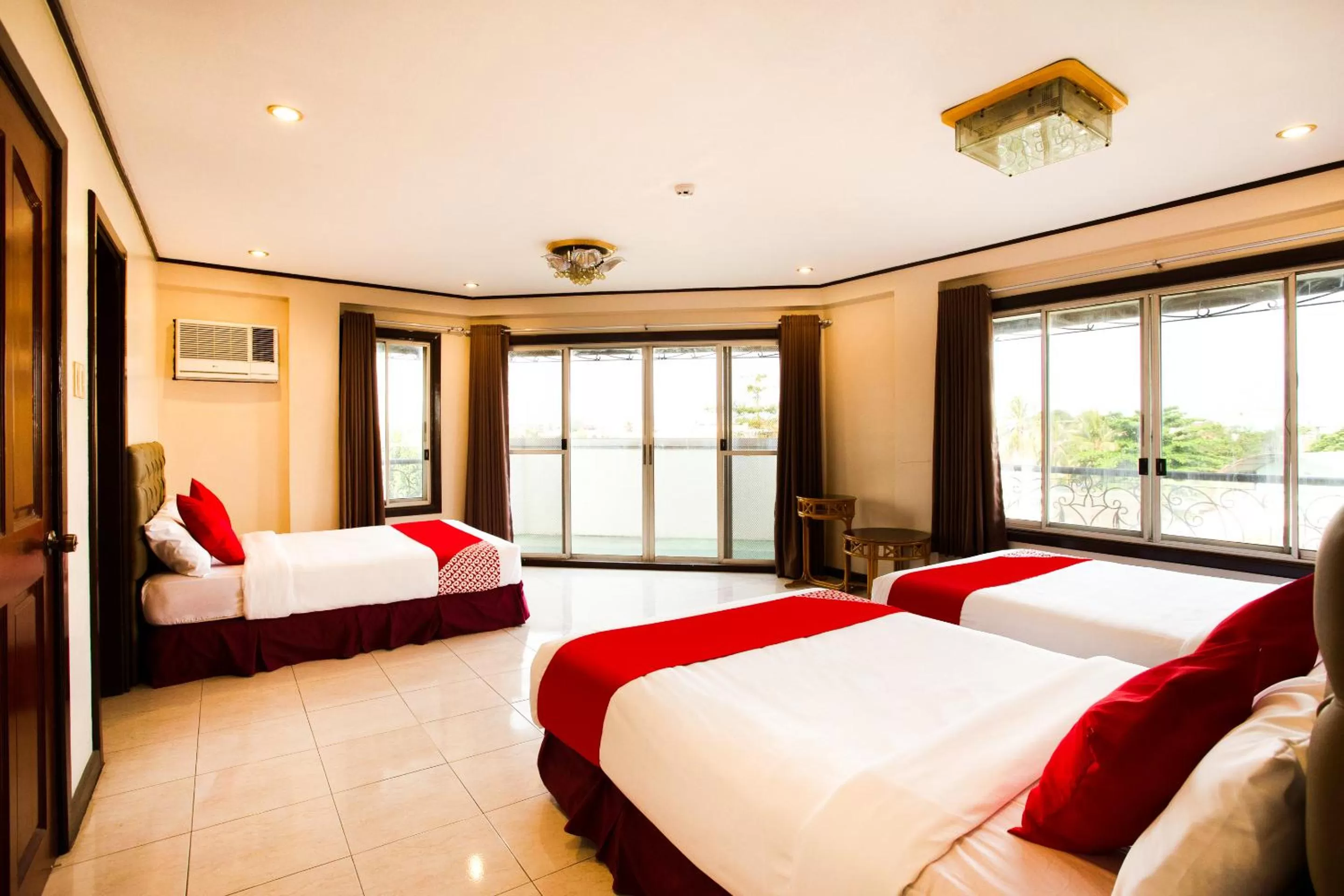 Bedroom, Bed in OYO 414 Humberto's Hotel