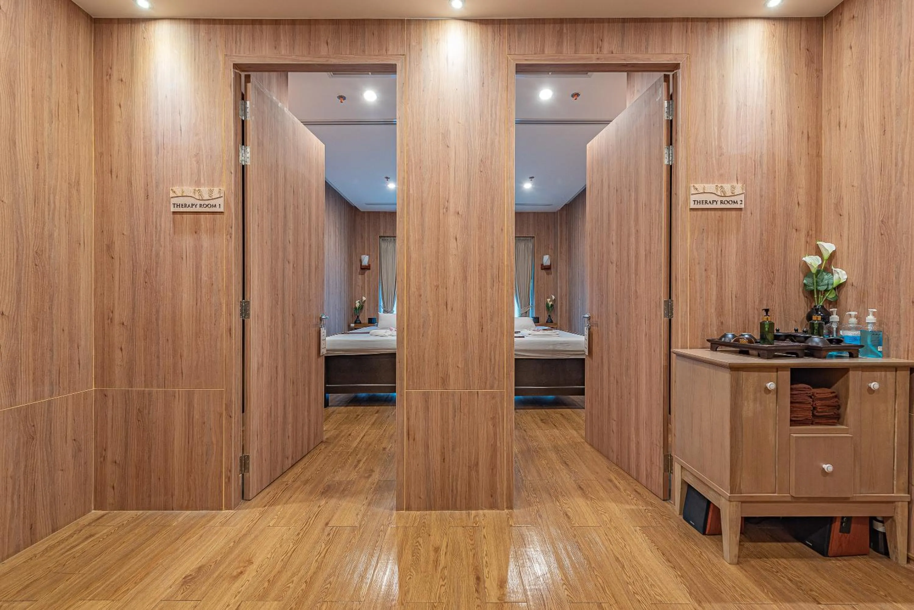 Massage in Summit Windmill Golf Suite Hotel at Suvarnabhumi