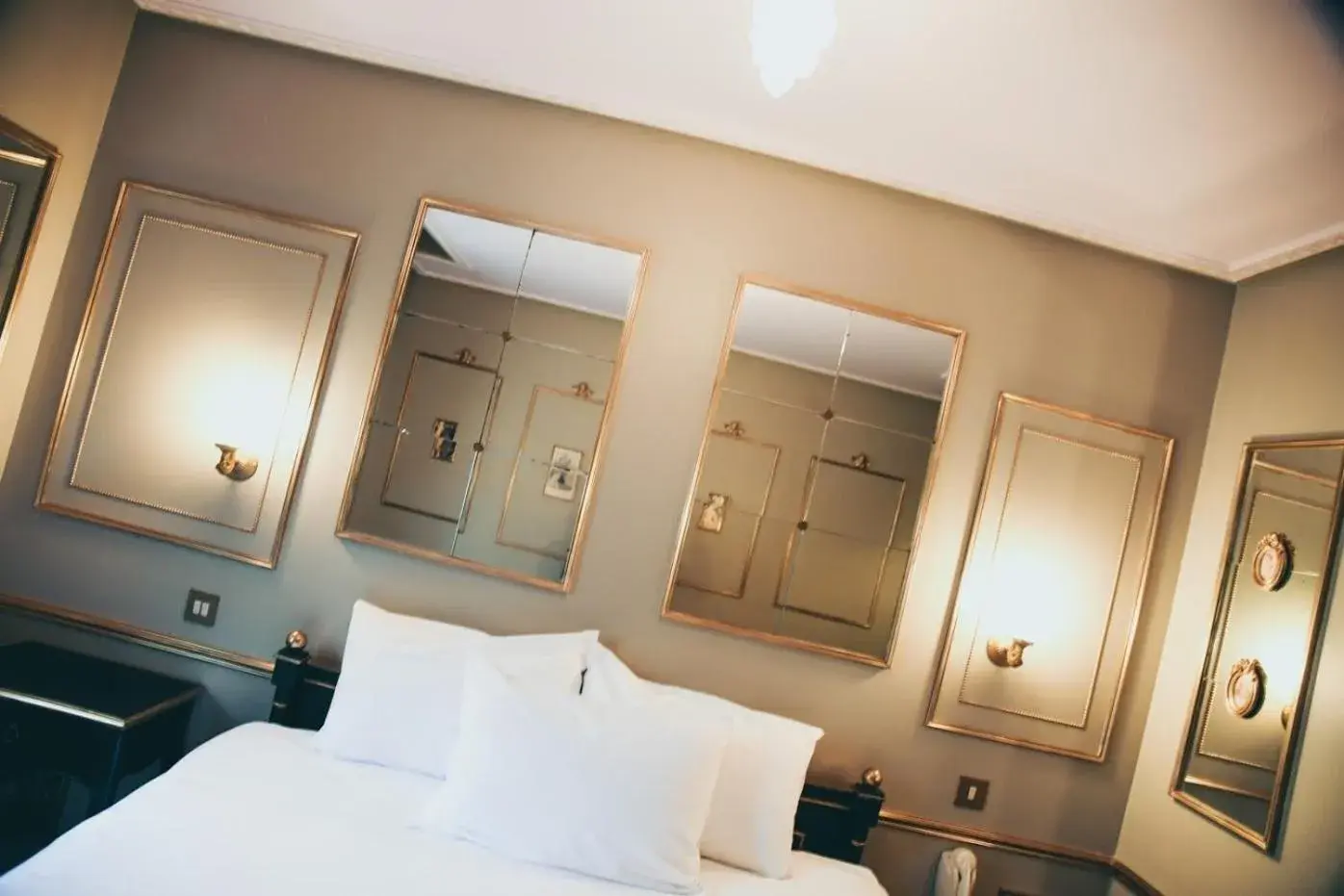 Double Room in La Mondaine Double Room in La Mondaine