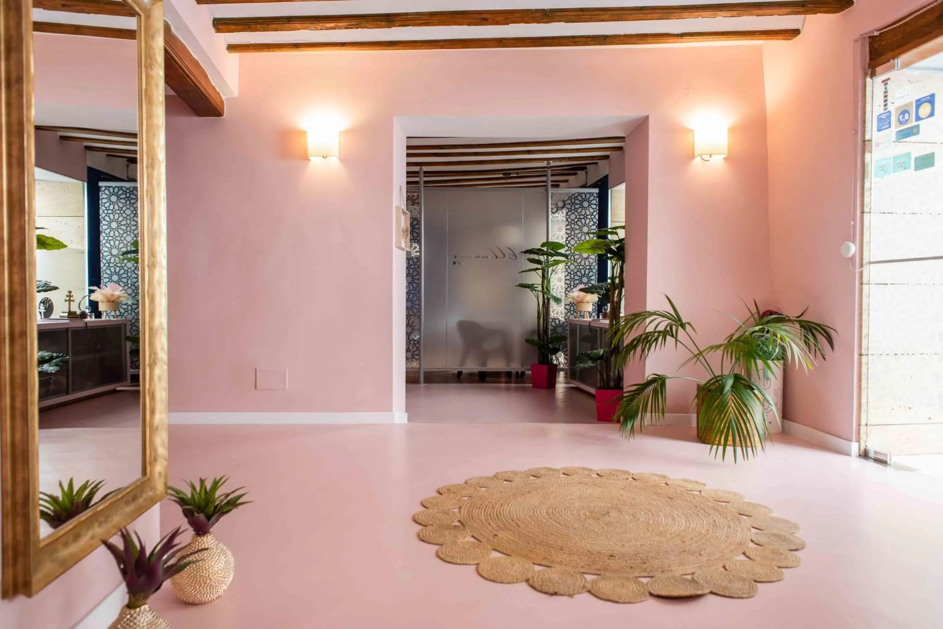 Lobby or reception in Hotel Almunia