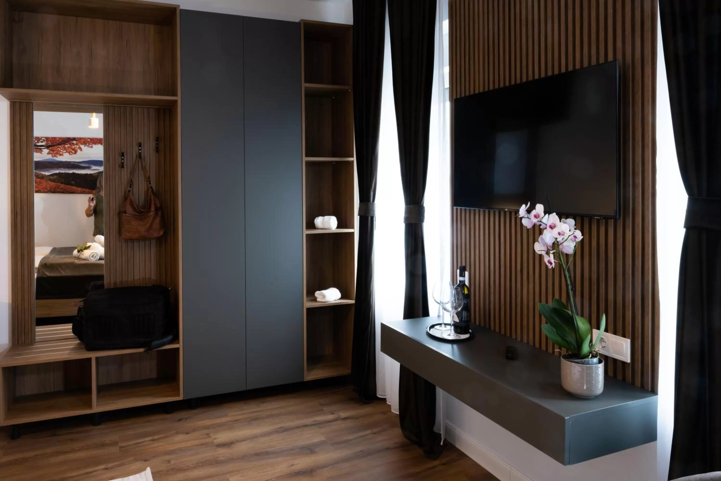 TV/Entertainment Center in Grand Hotel