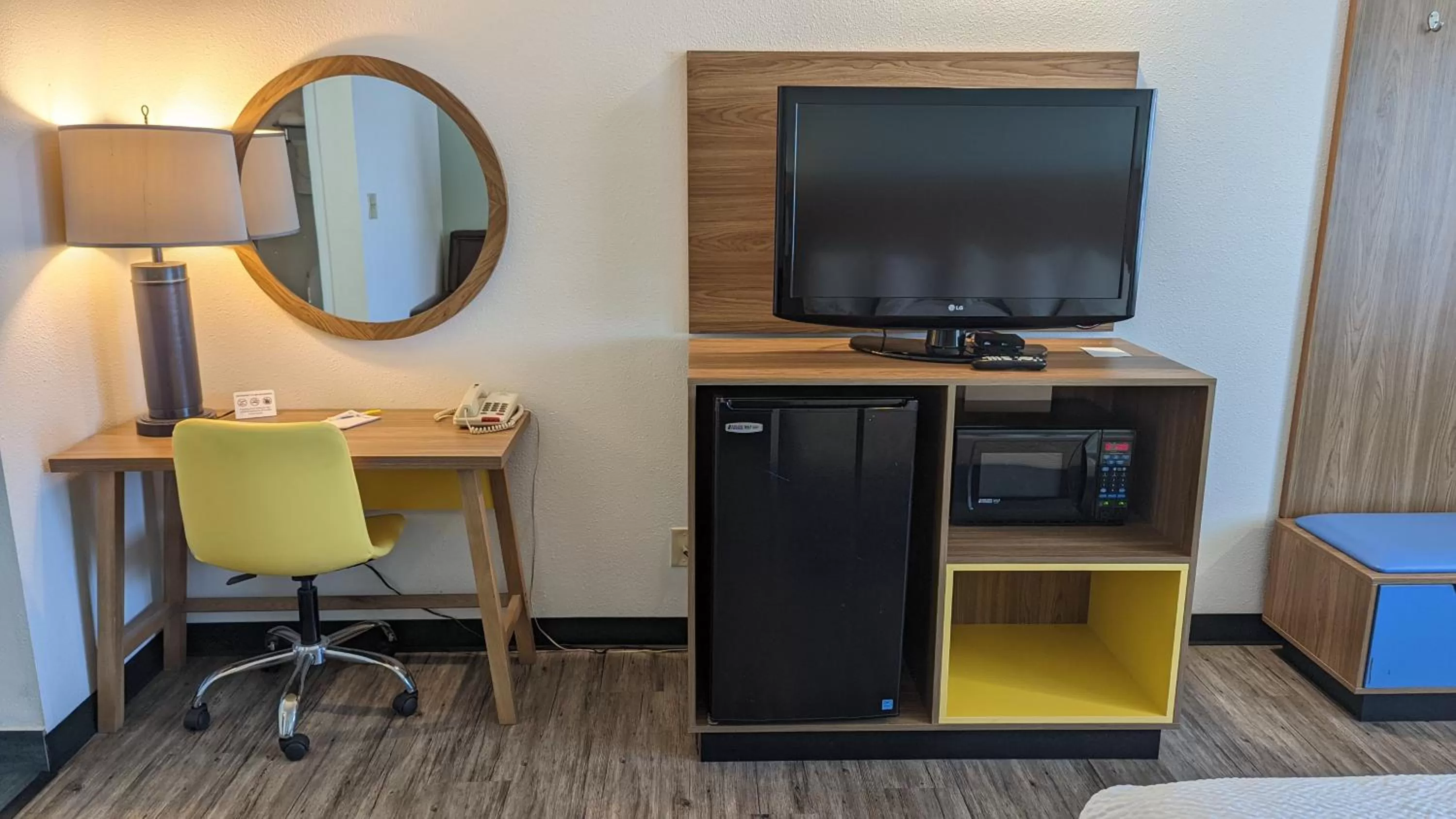 TV and multimedia in Days Inn by Wyndham Lake Havasu