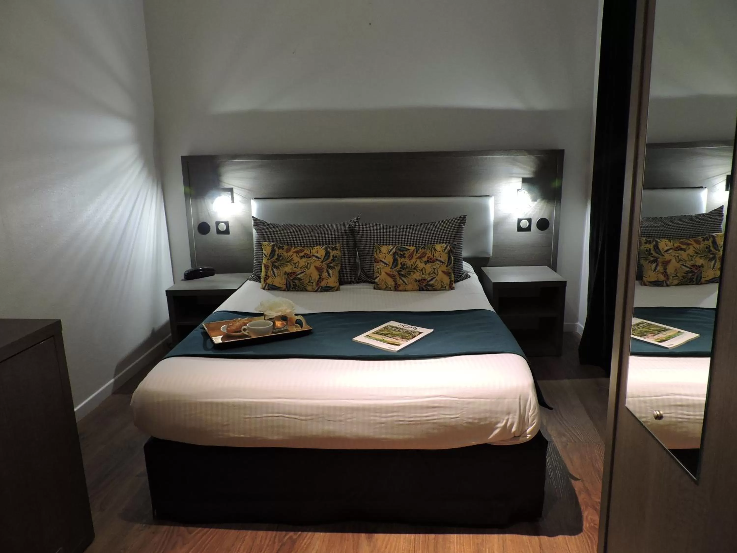 Bed in Icône Hôtel - Annecy