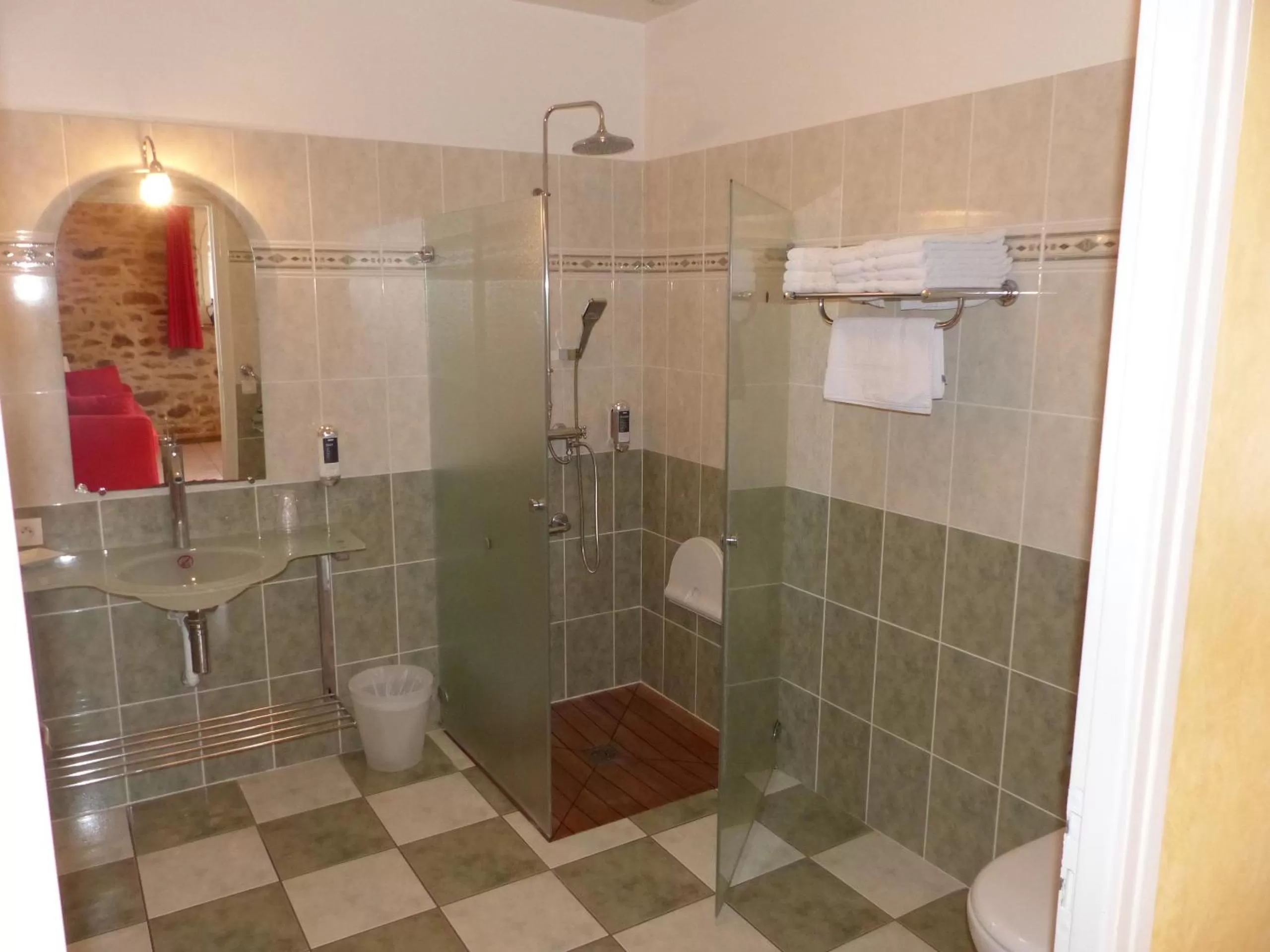 Shower in B&B Domaine de La Corbe