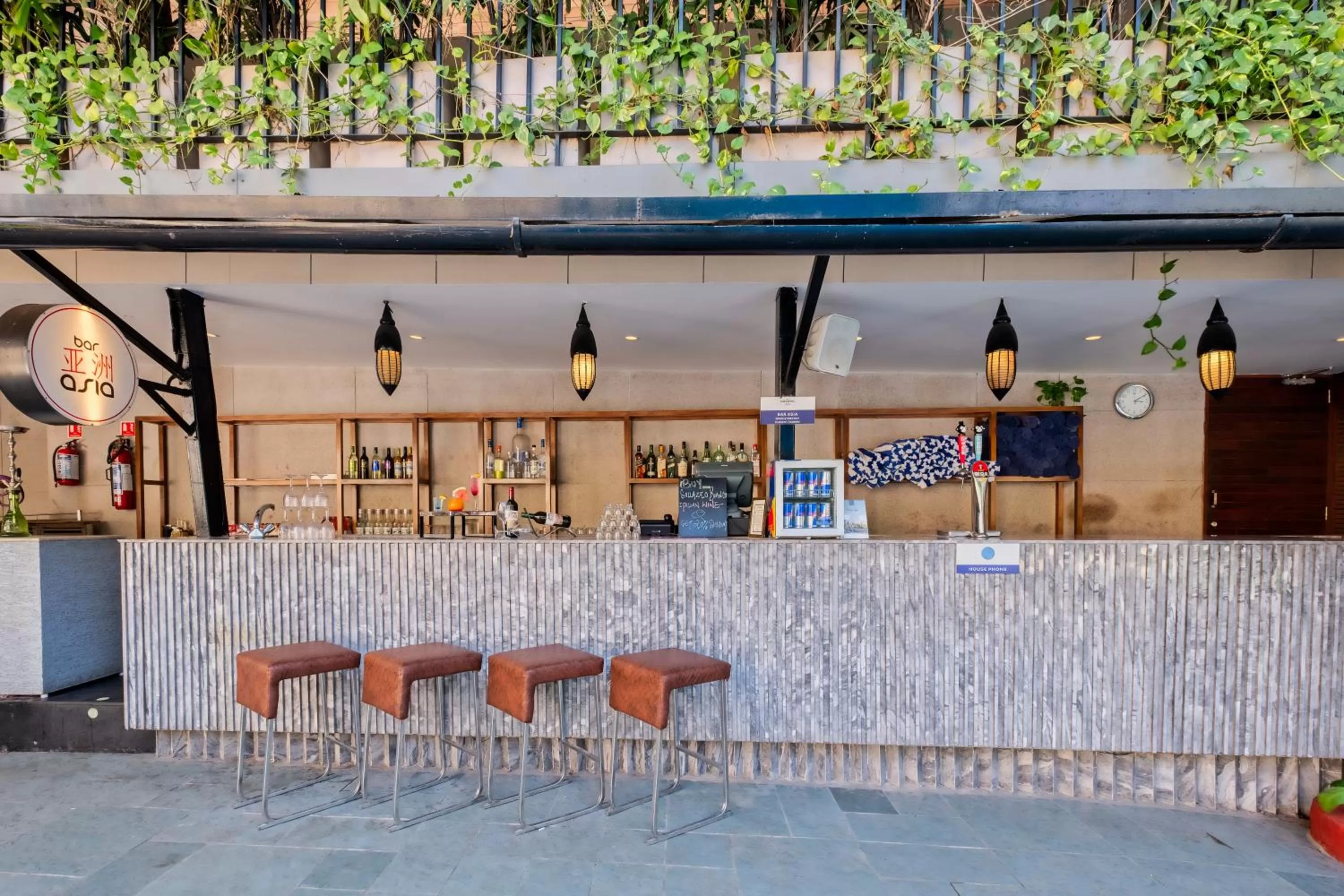 Lounge or bar in Novotel Goa Candolim