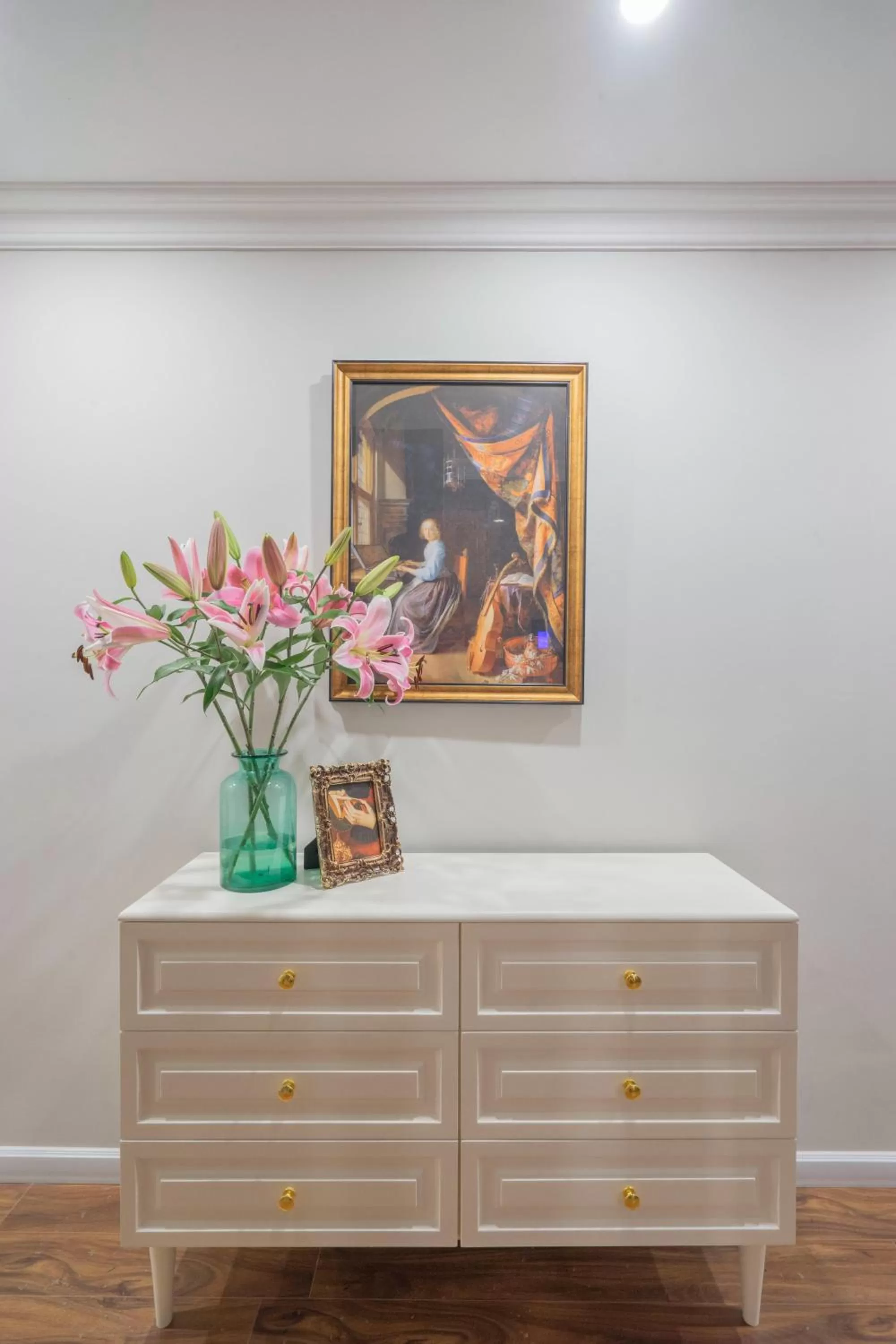 Decorative detail, TV/Entertainment Center in SAZI HOTEL - BÙI THỊ XUÂN