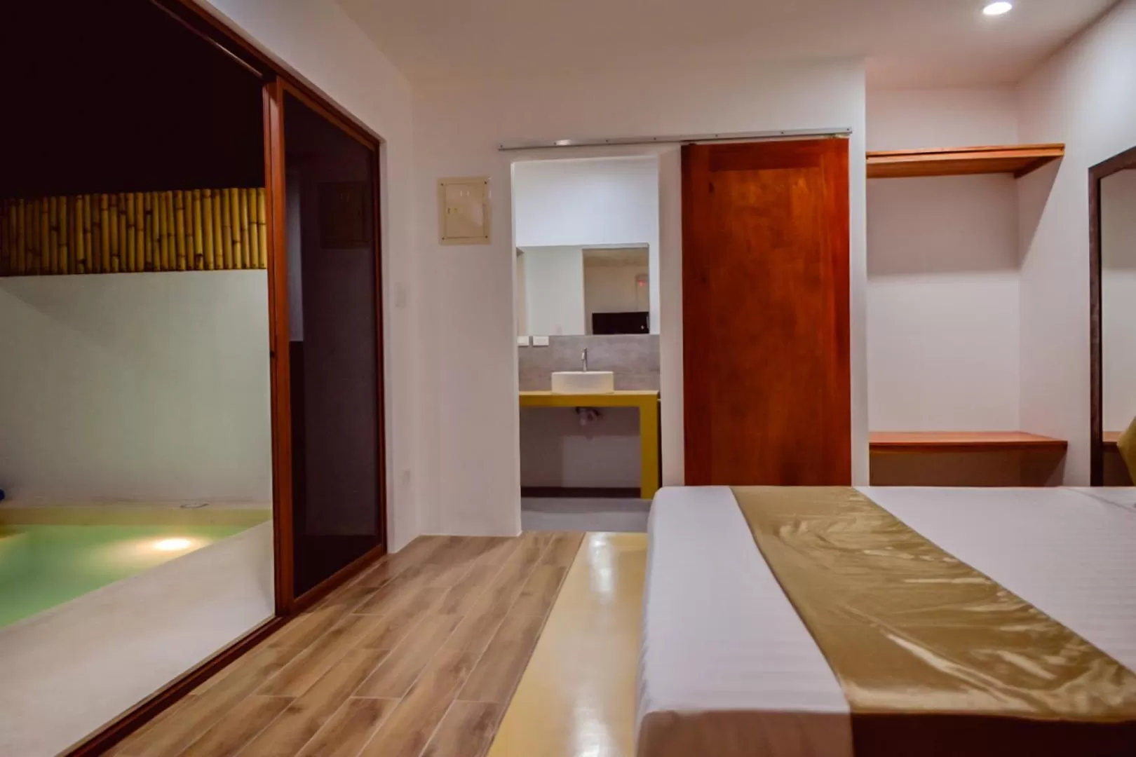 Bathroom, Bed in Montecarlo Villas Panglao