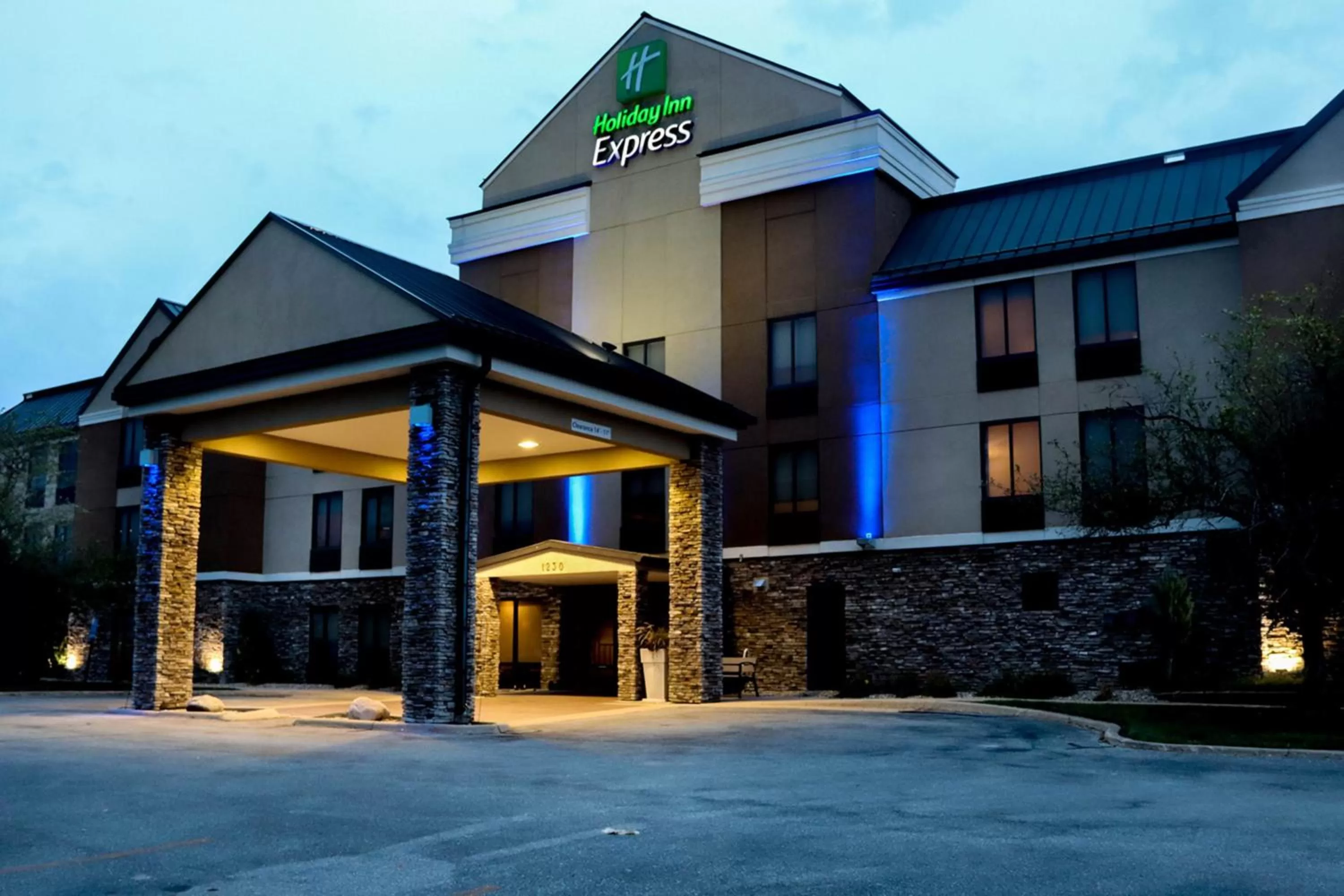 Property building in Holiday Inn Express Cedar Rapids - Collins Road by IHG