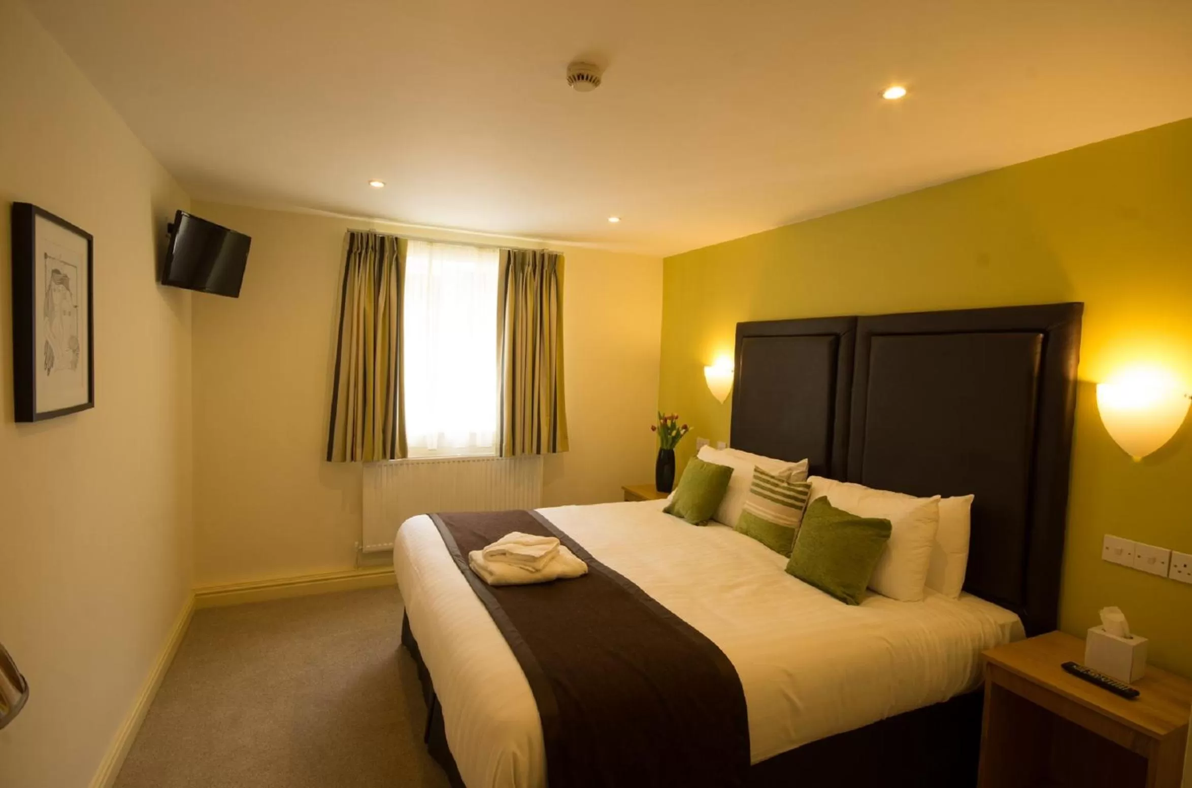 Photo of the whole room, Bed in Wakefield Limes Lodge