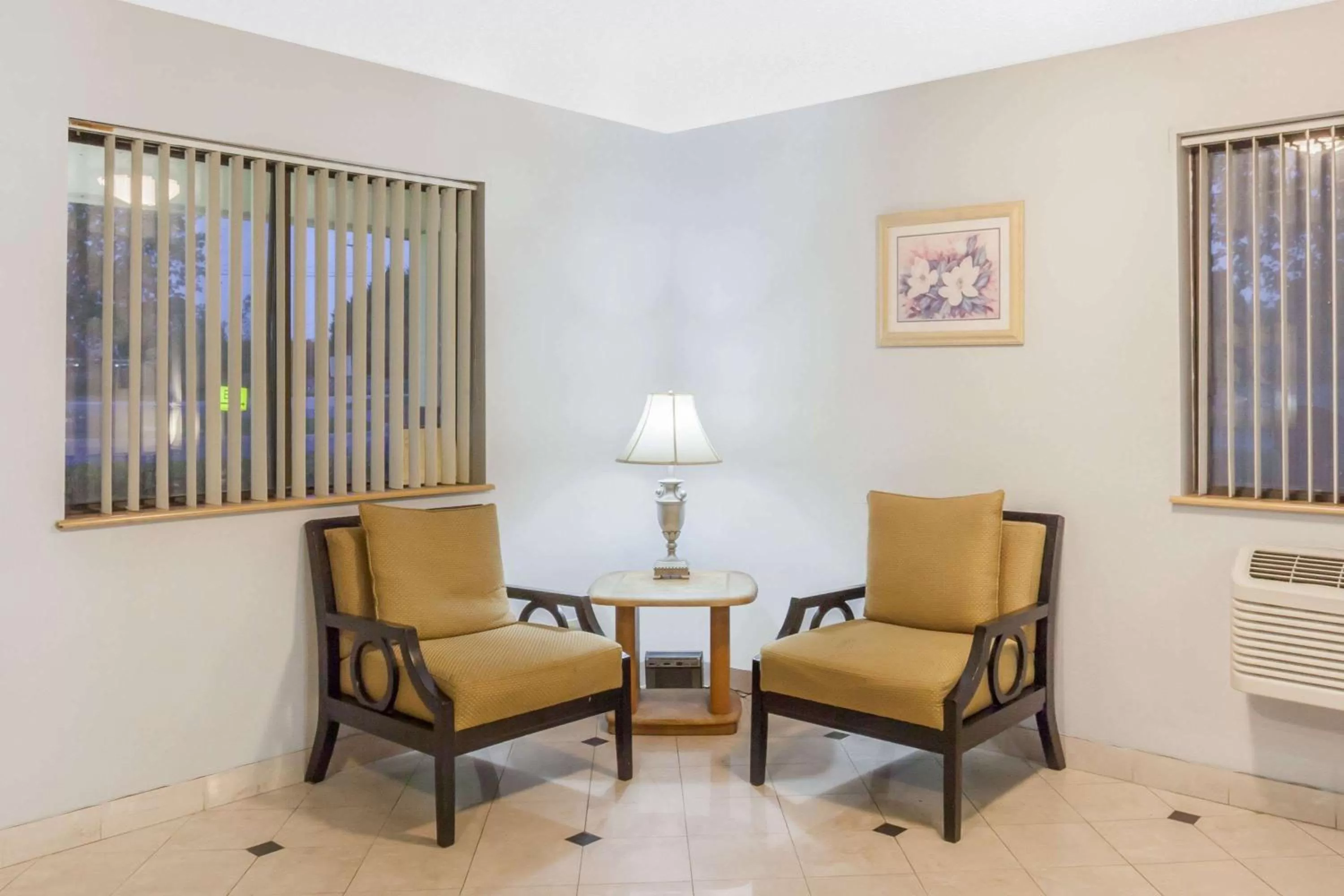 Lobby or reception in Super 8 by Wyndham Charlotte/Amusement Park Area