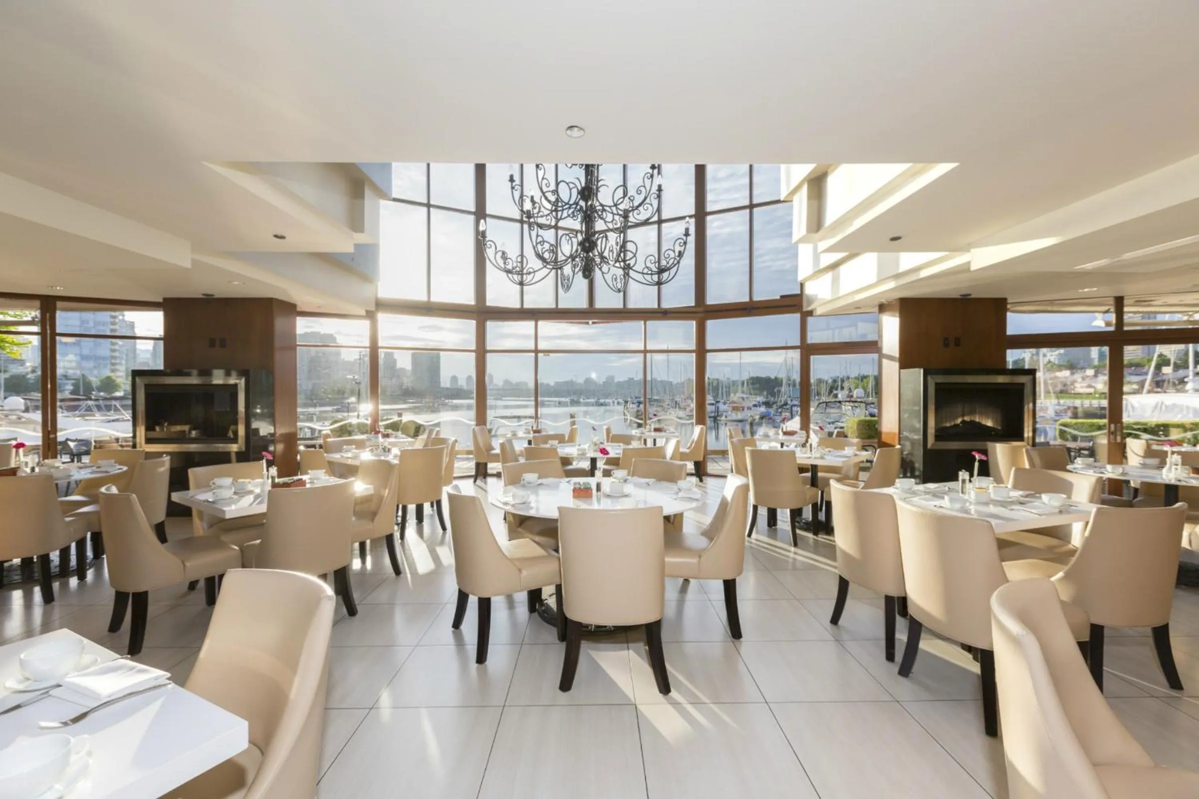 Communal lounge/ TV room in Granville Island Hotel