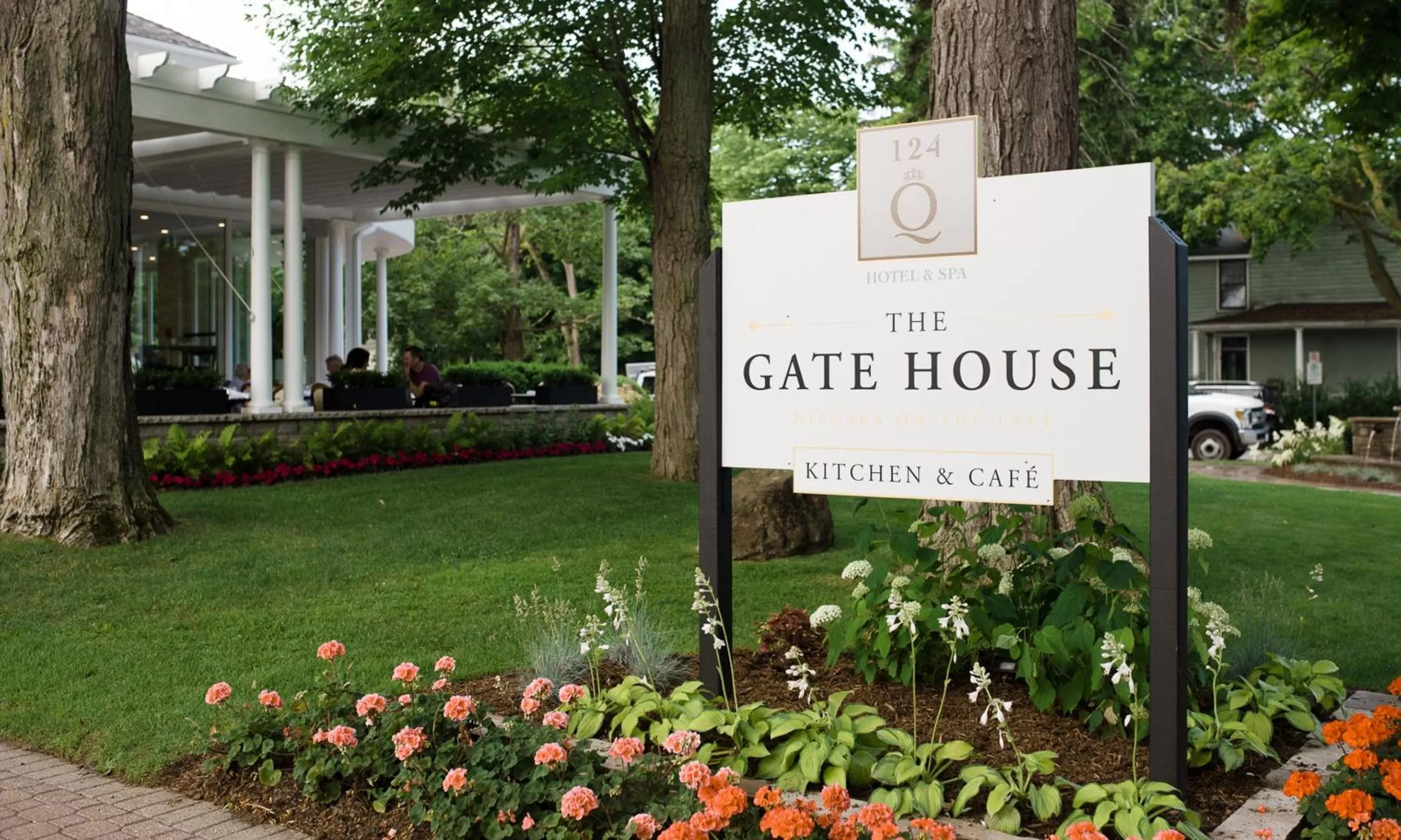 Restaurant/places to eat in 124 on Queen Hotel & Spa