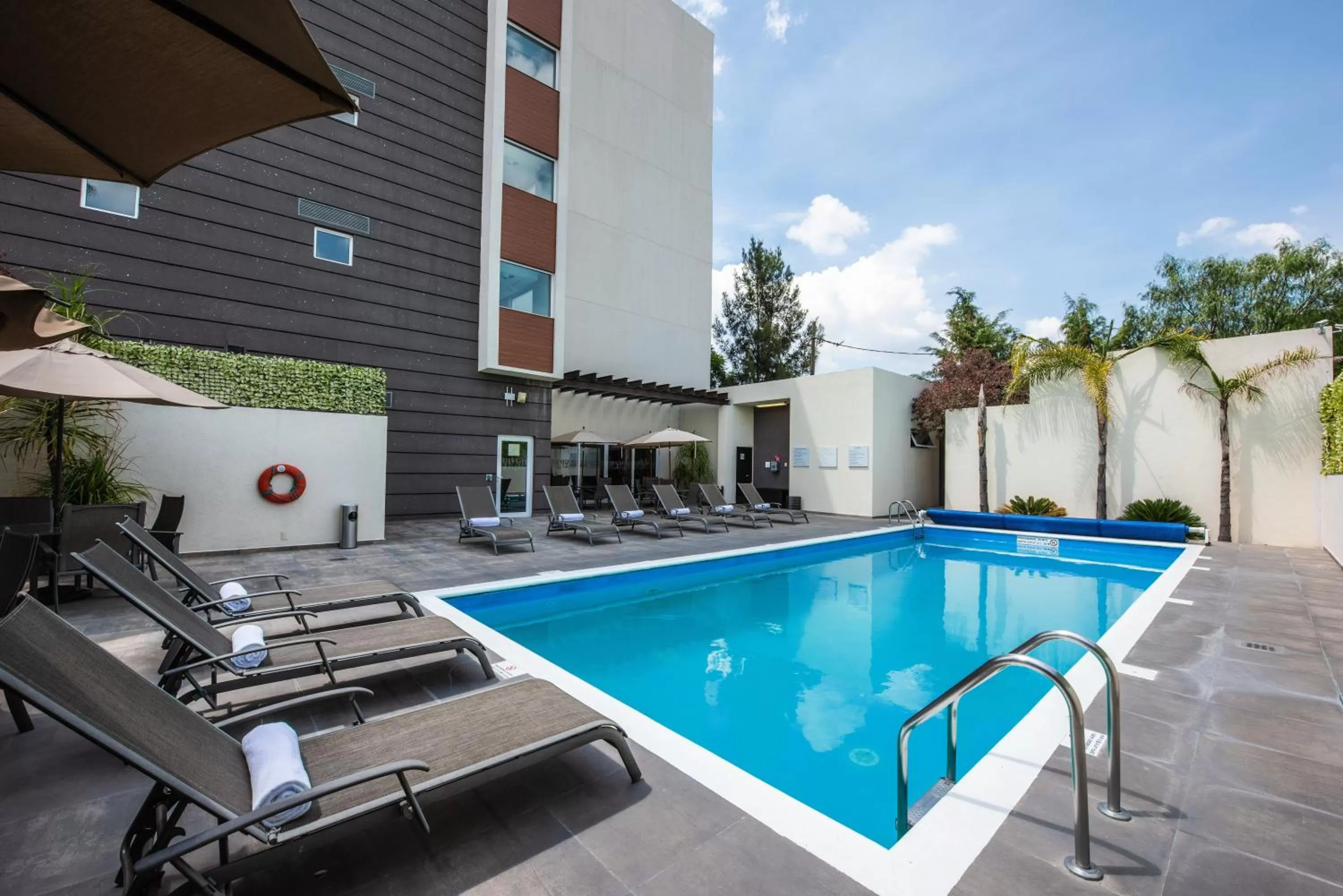 Swimming pool in Holiday Inn Express and Suites Celaya by IHG