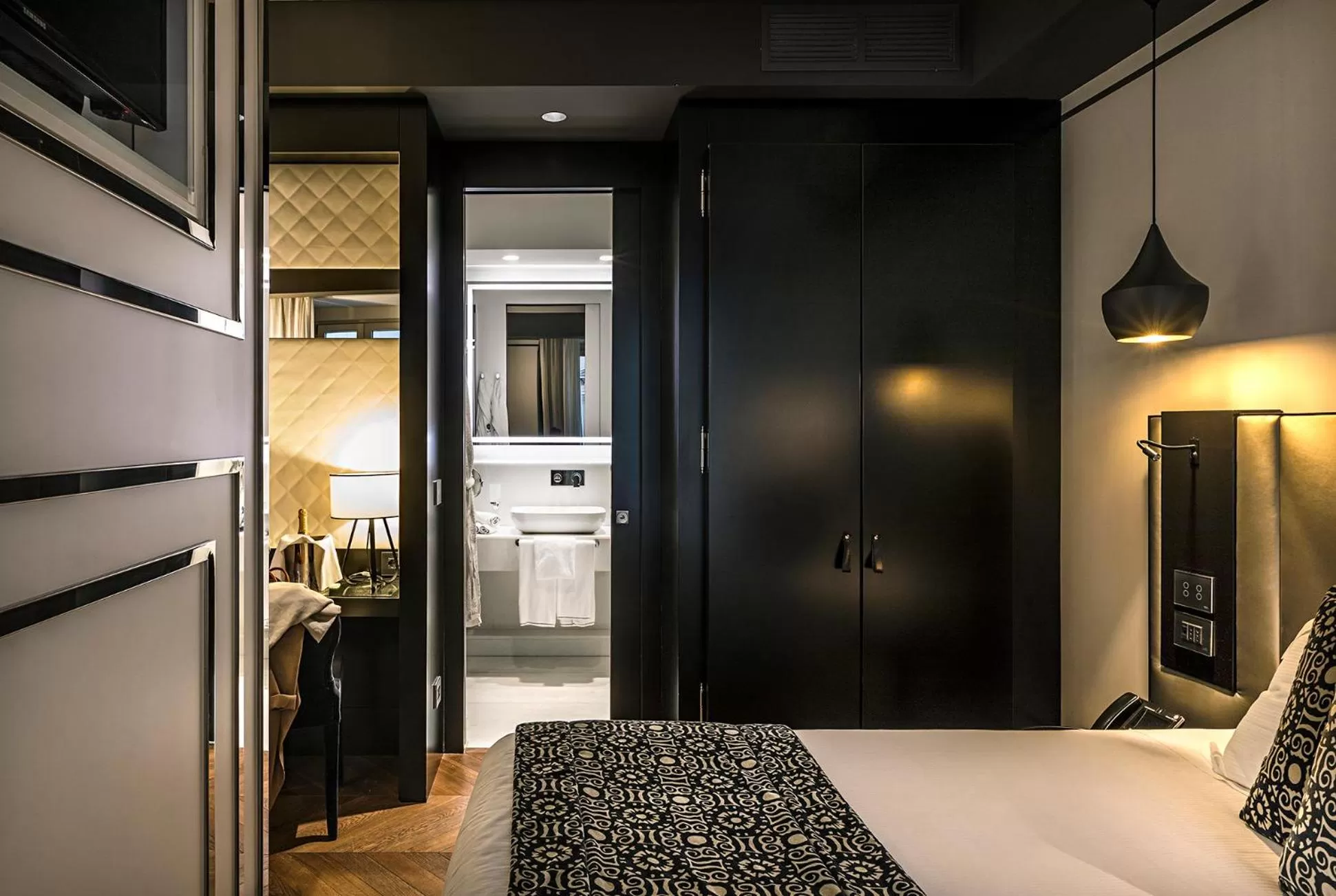 Bed in Corso 281 Luxury Suites