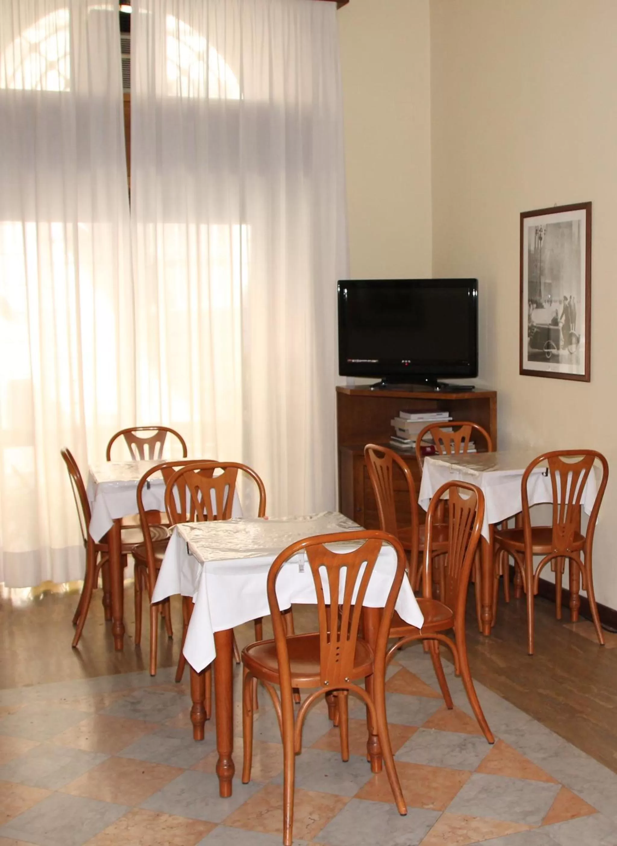 Restaurant/places to eat in Hotel Vecchia Milano