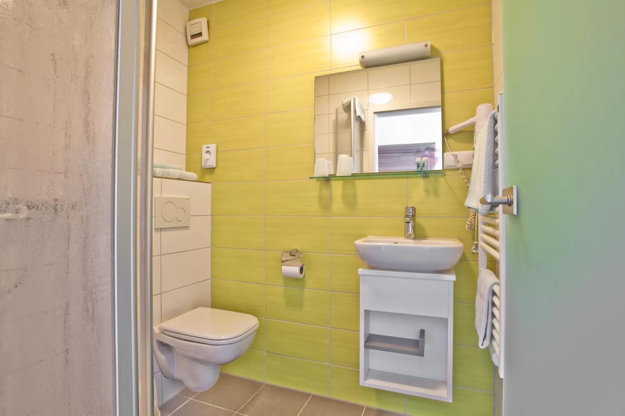 Toilet in Frühstückshotel Landgasthof Kramer