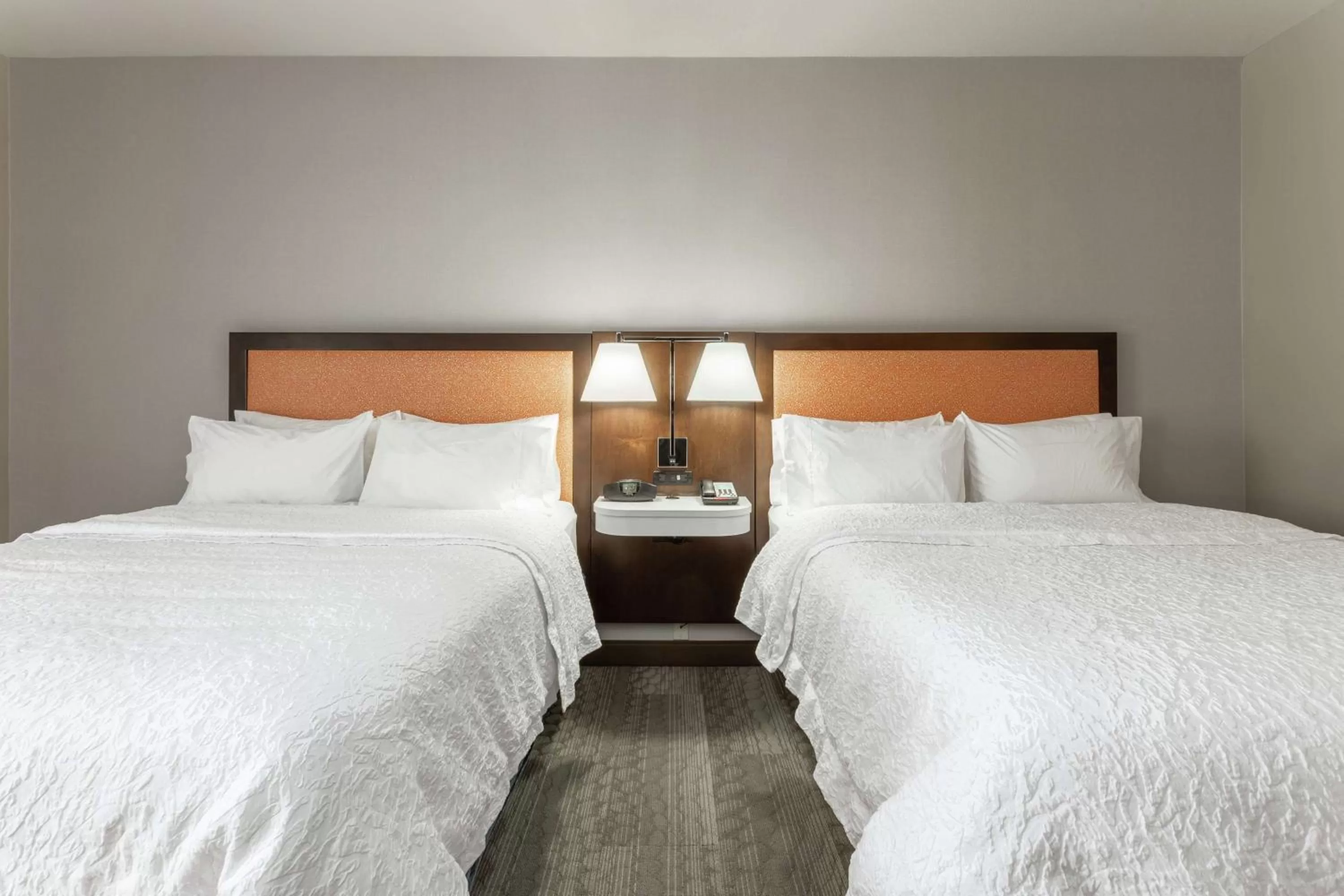 Bed in Hampton Inn Jefferson City at Capital Mall