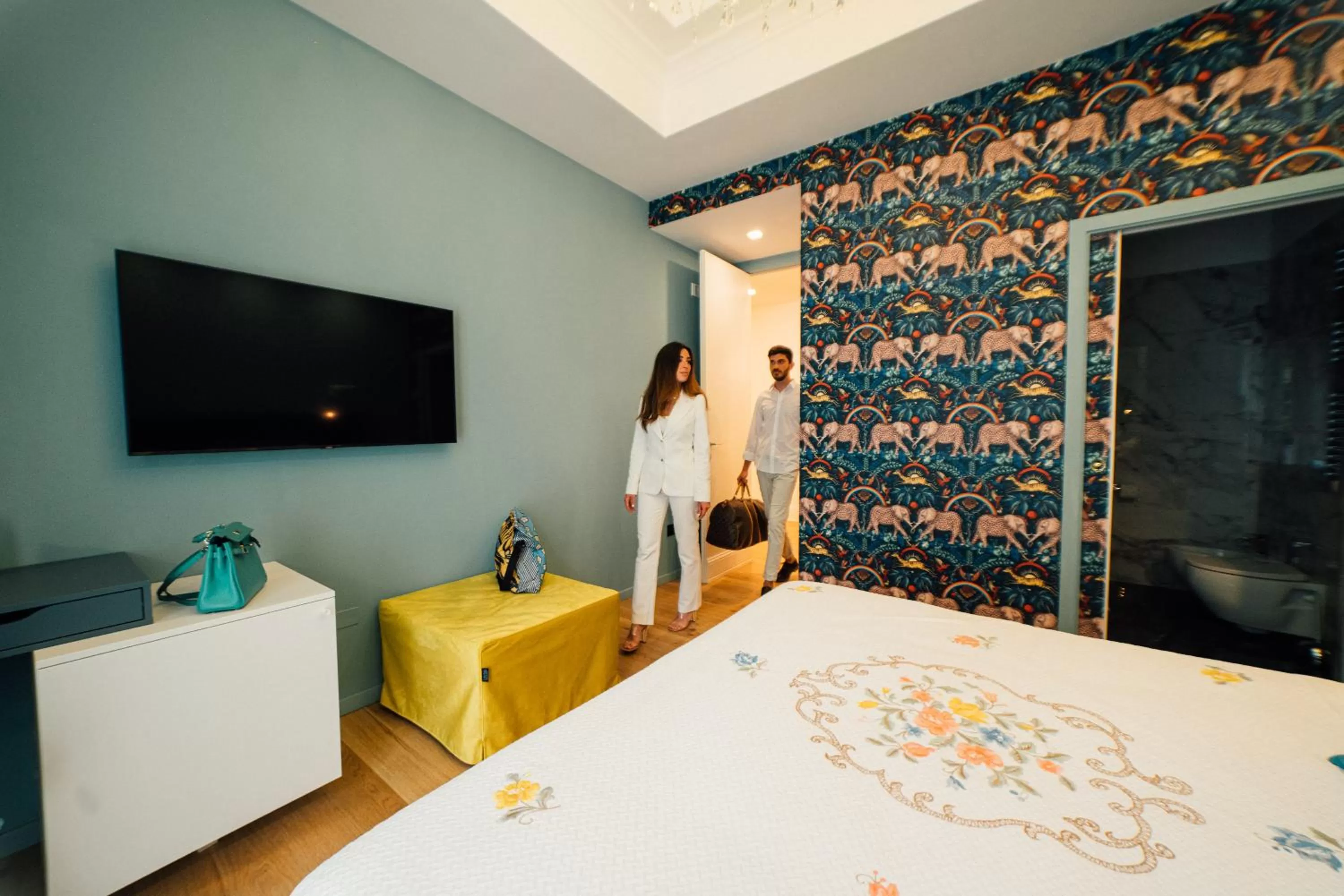 Bedroom, Bed in Aron Only Suites Bed and Breakfast