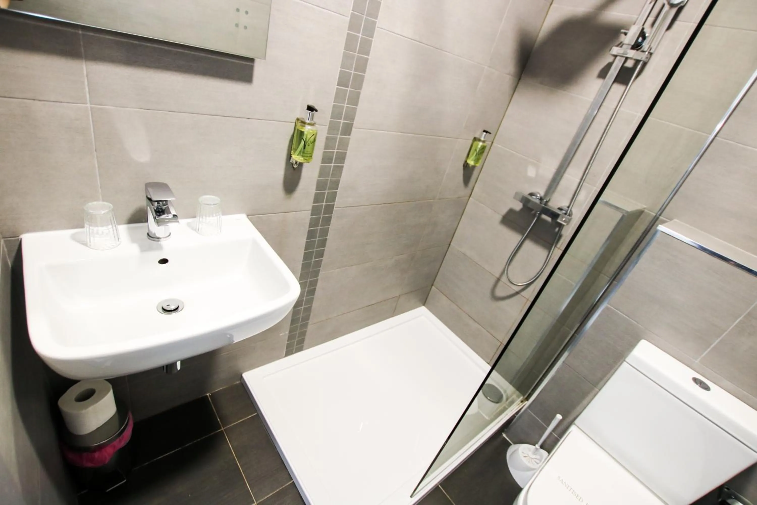 Bathroom in Brunswick Merchant City Hotel