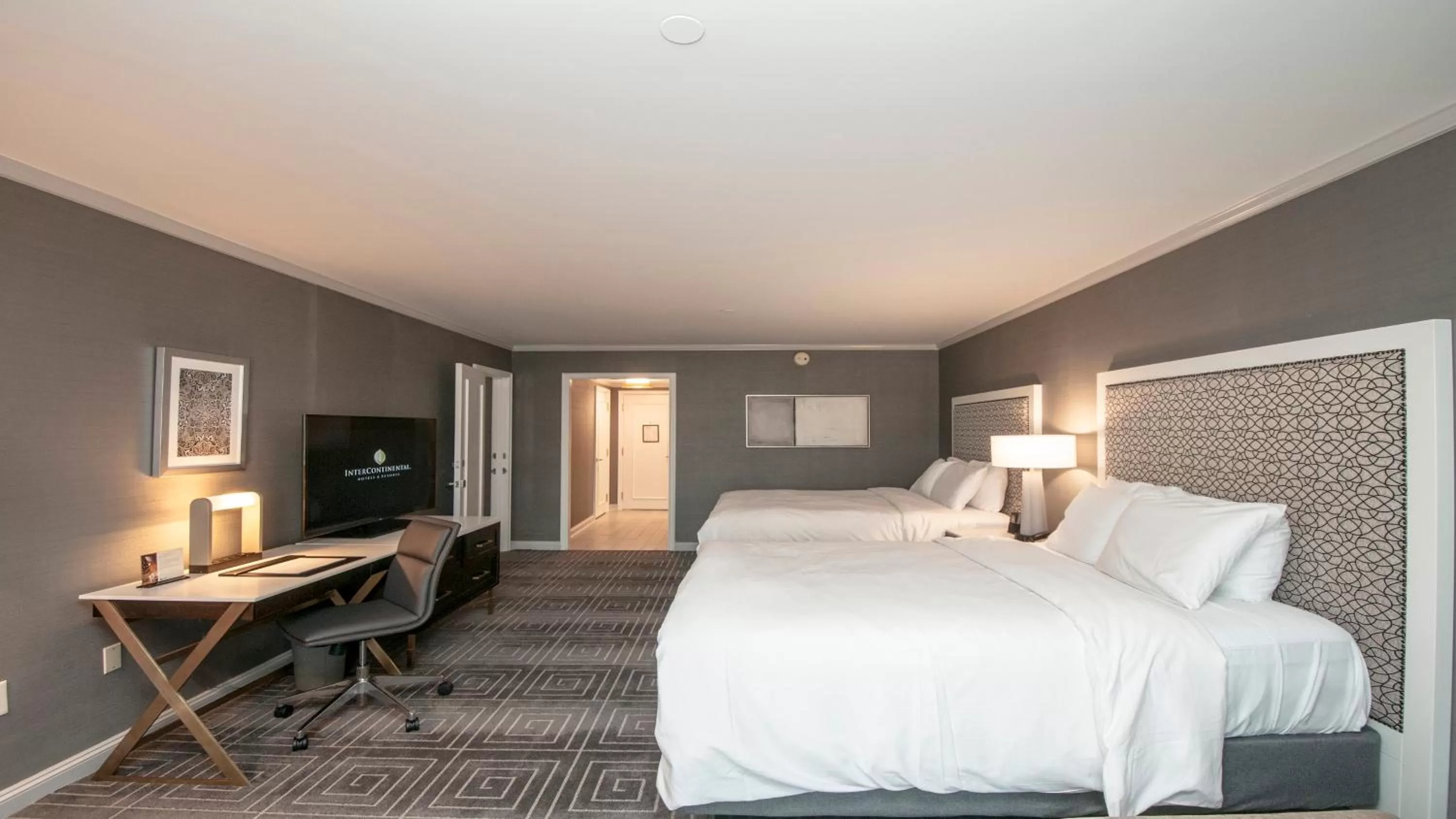 Photo of the whole room, Bed in InterContinental Kansas City at the Plaza by IHG