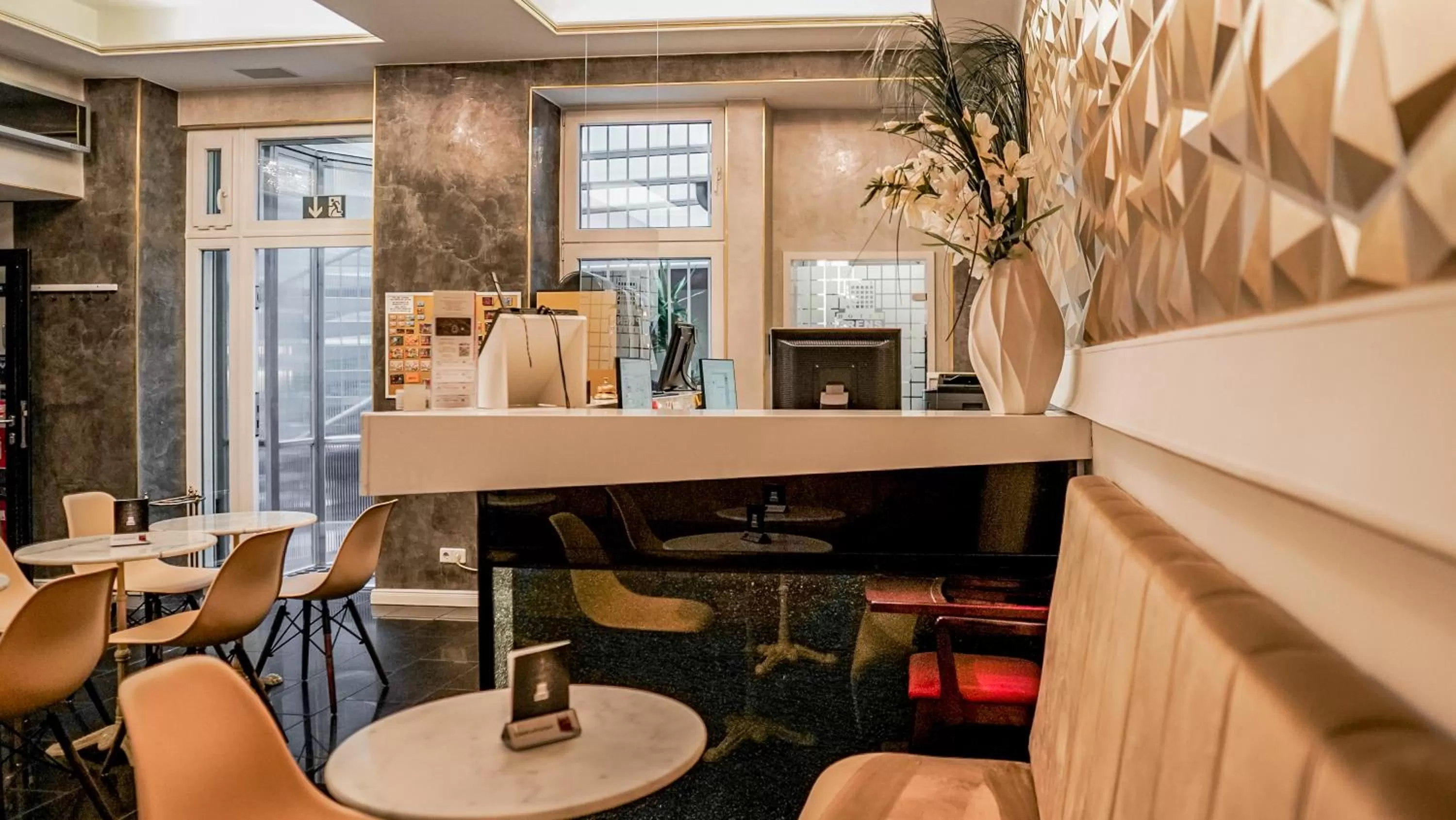 Lobby or reception in Hotel Prens Berlin