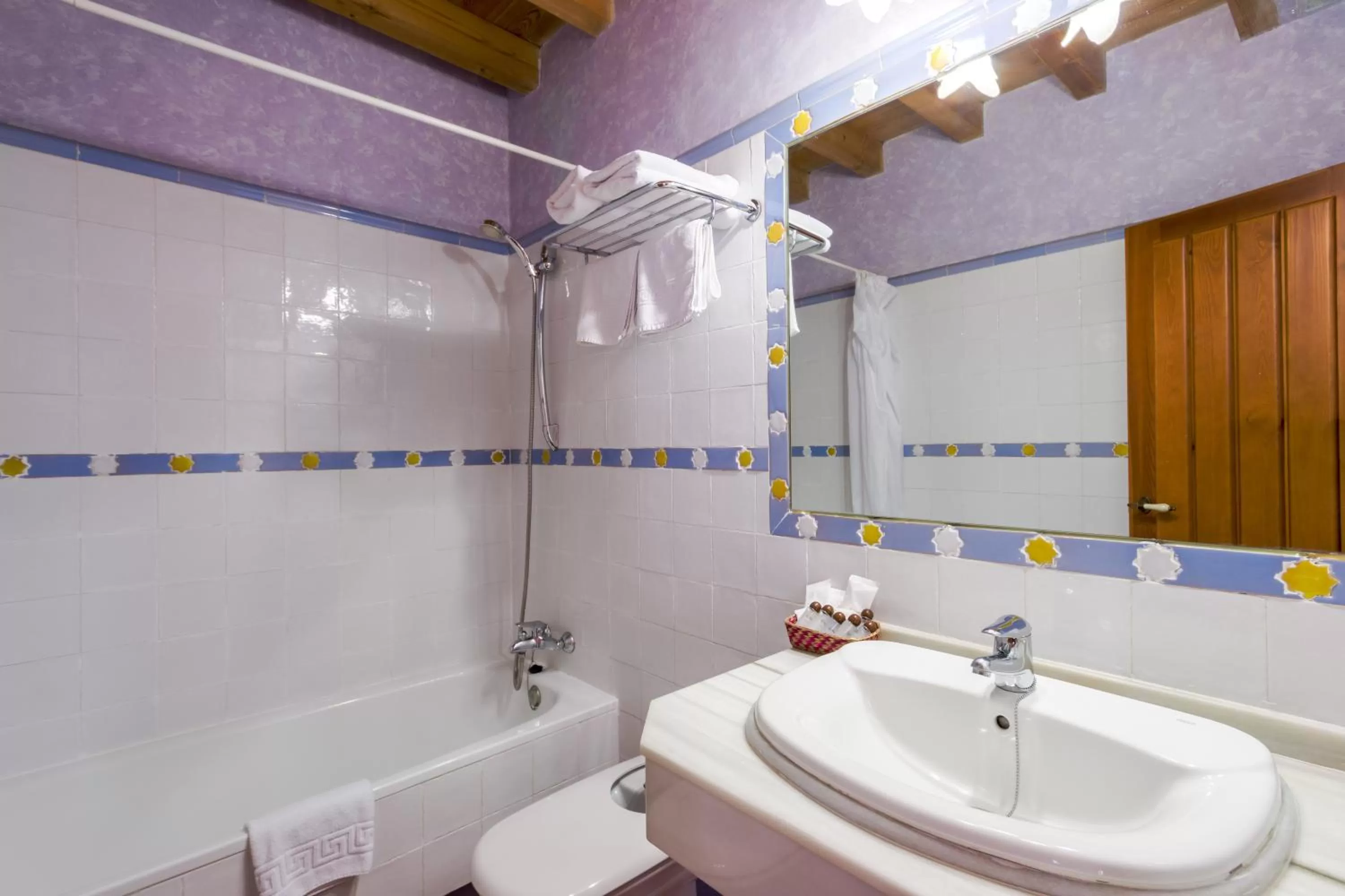 Bathroom in Abadía Hotel