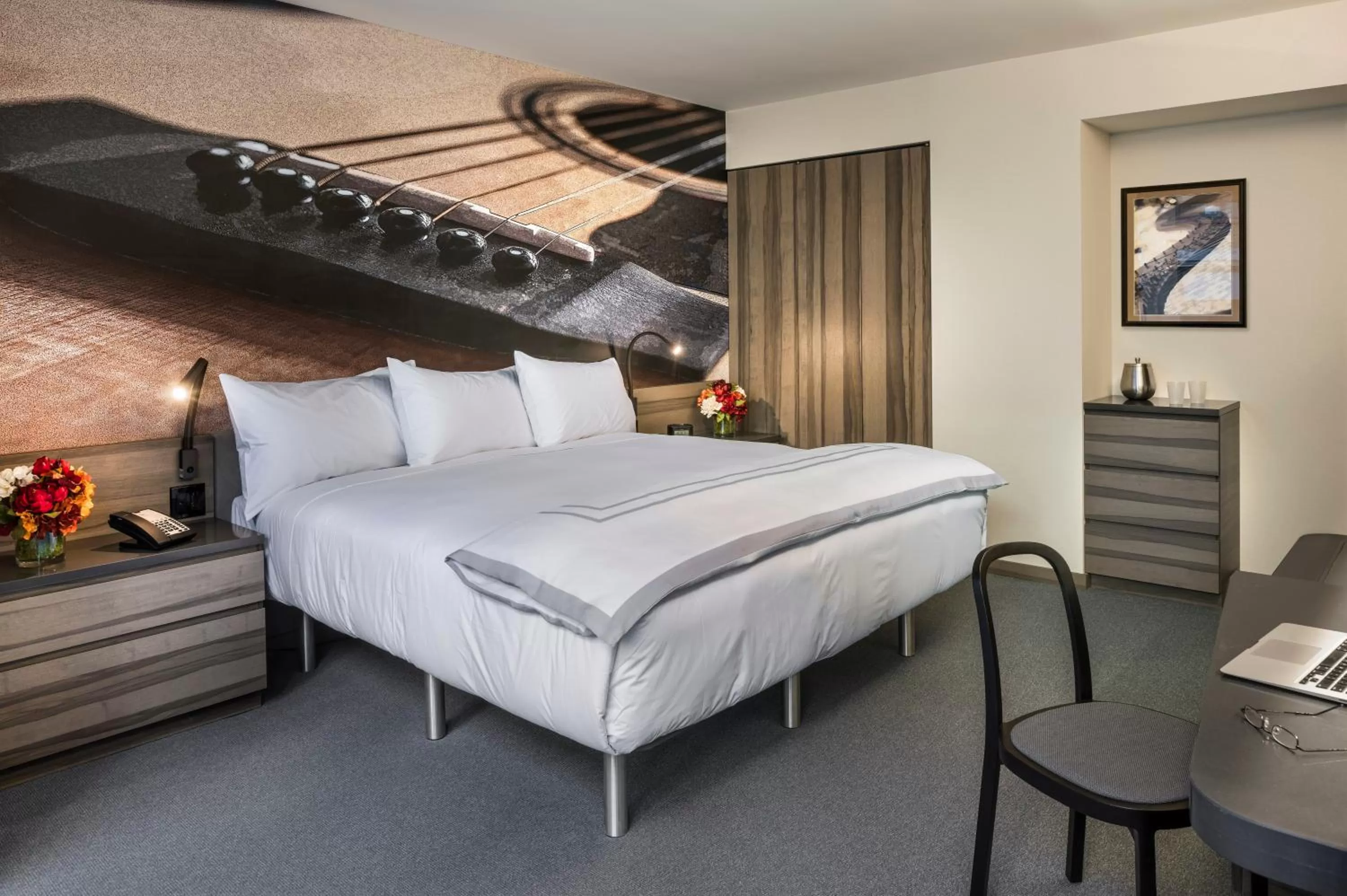 Bedroom, Bed in Carnegie Hotel