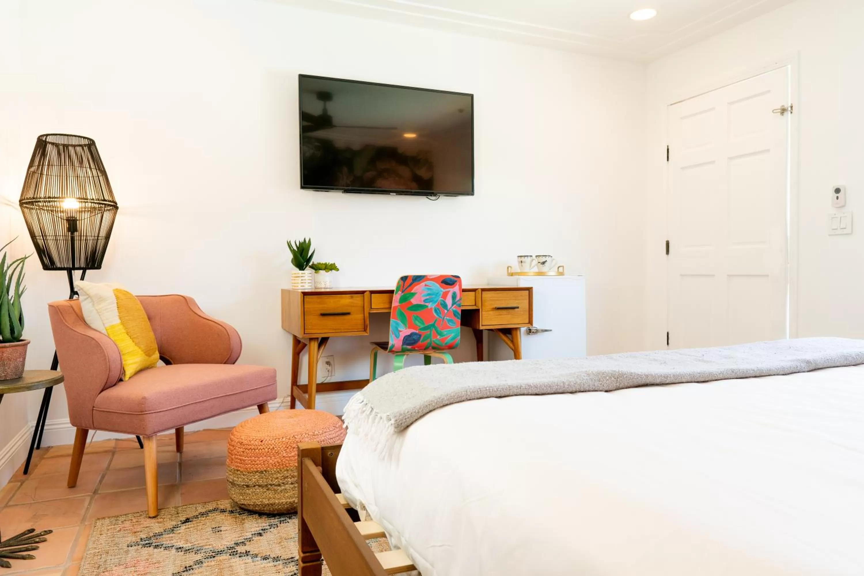 Seating area, Bed in Fleur Noire Hotel - 21 and Over